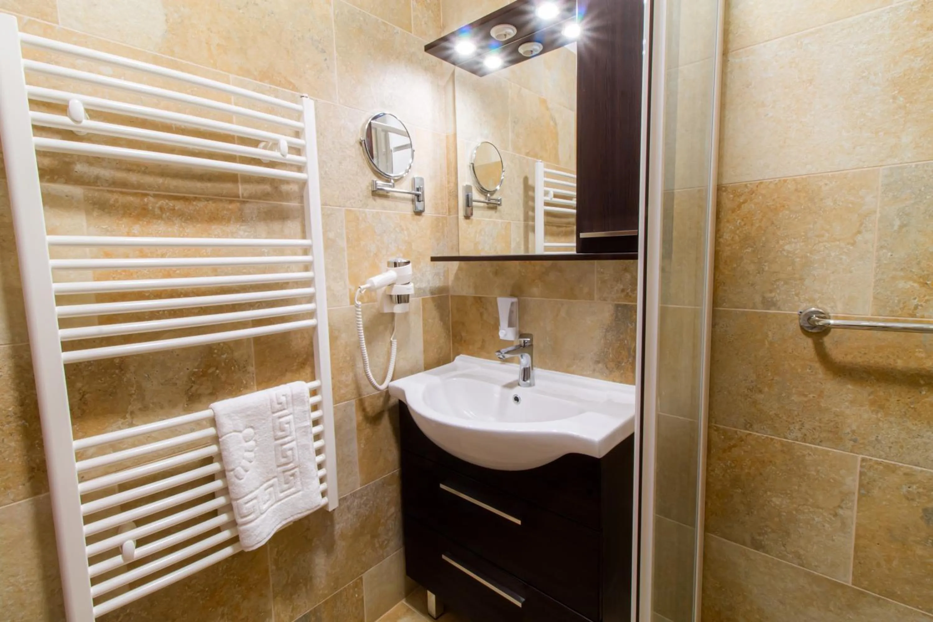 Bathroom in Park Hotel Bük-Bükfürdő