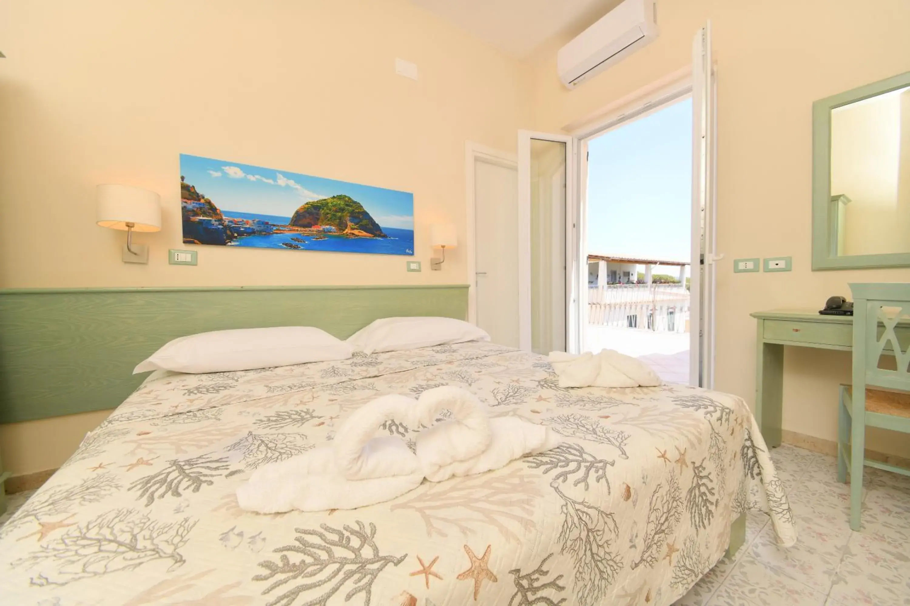 Photo of the whole room, Bed in Albergo Atlantic Photo of the whole room, Bed in Albergo Atlantic
