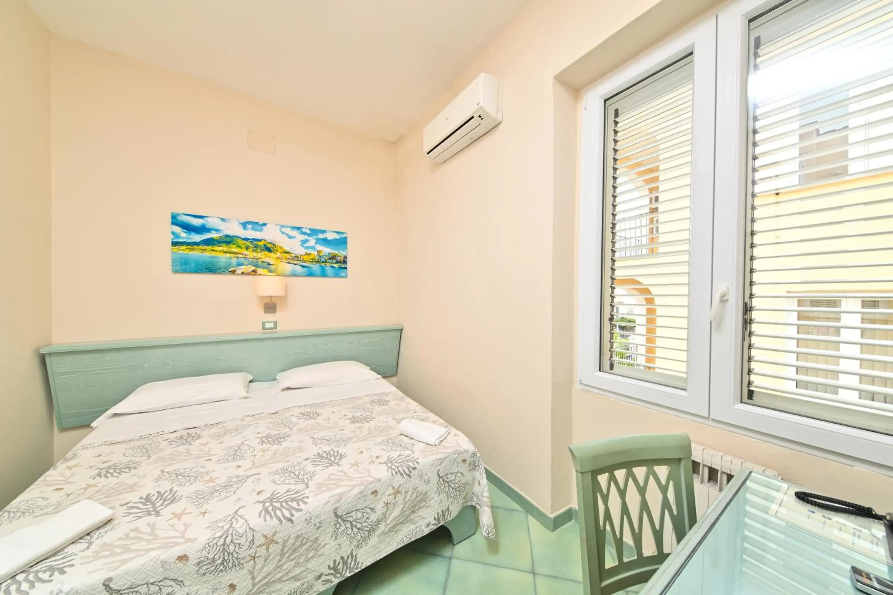 Photo of the whole room, Bed in Albergo Atlantic Photo of the whole room, Bed in Albergo Atlantic