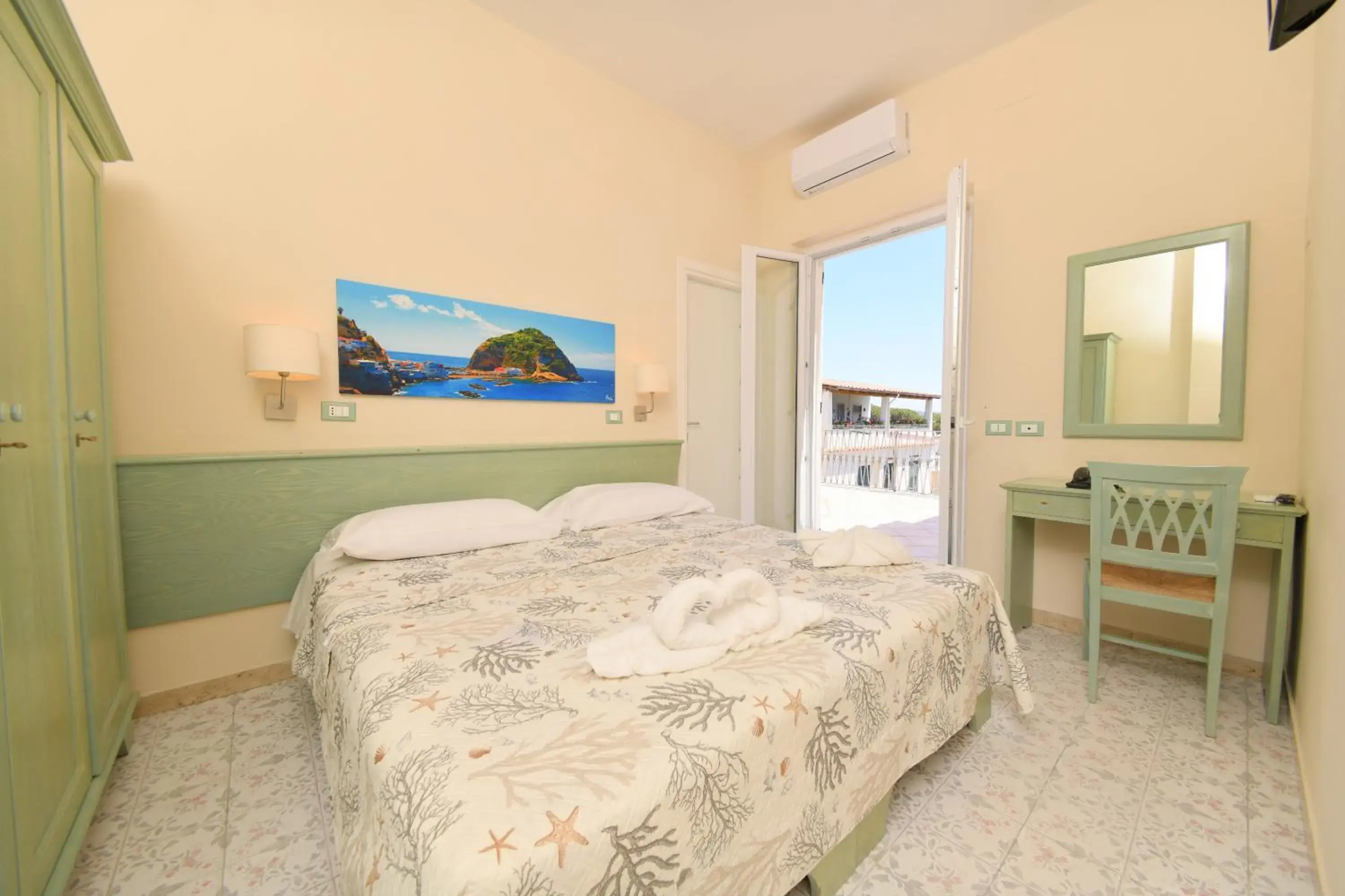 Photo of the whole room, Bed in Albergo Atlantic Photo of the whole room, Bed in Albergo Atlantic
