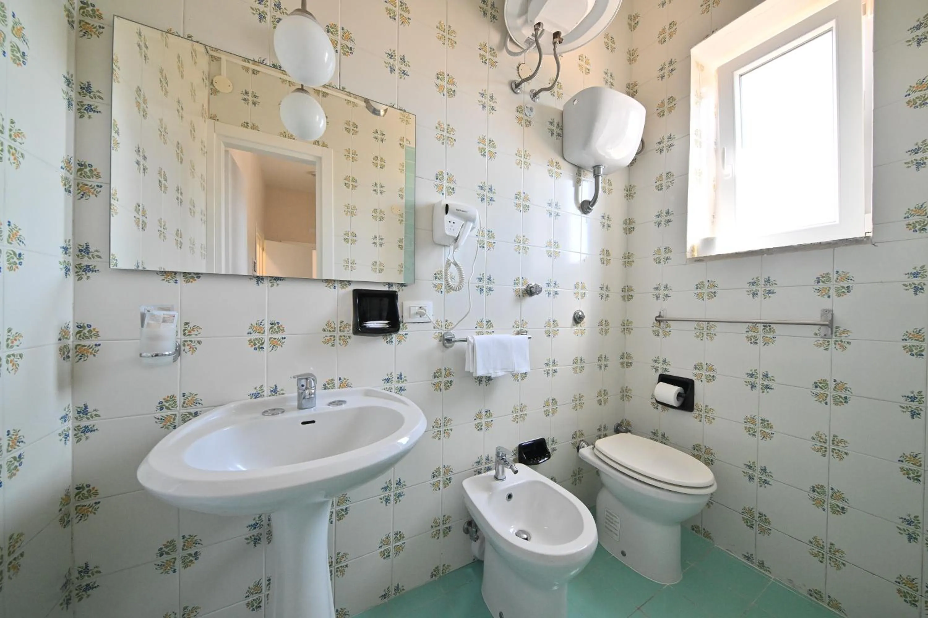 Bathroom in Albergo Atlantic