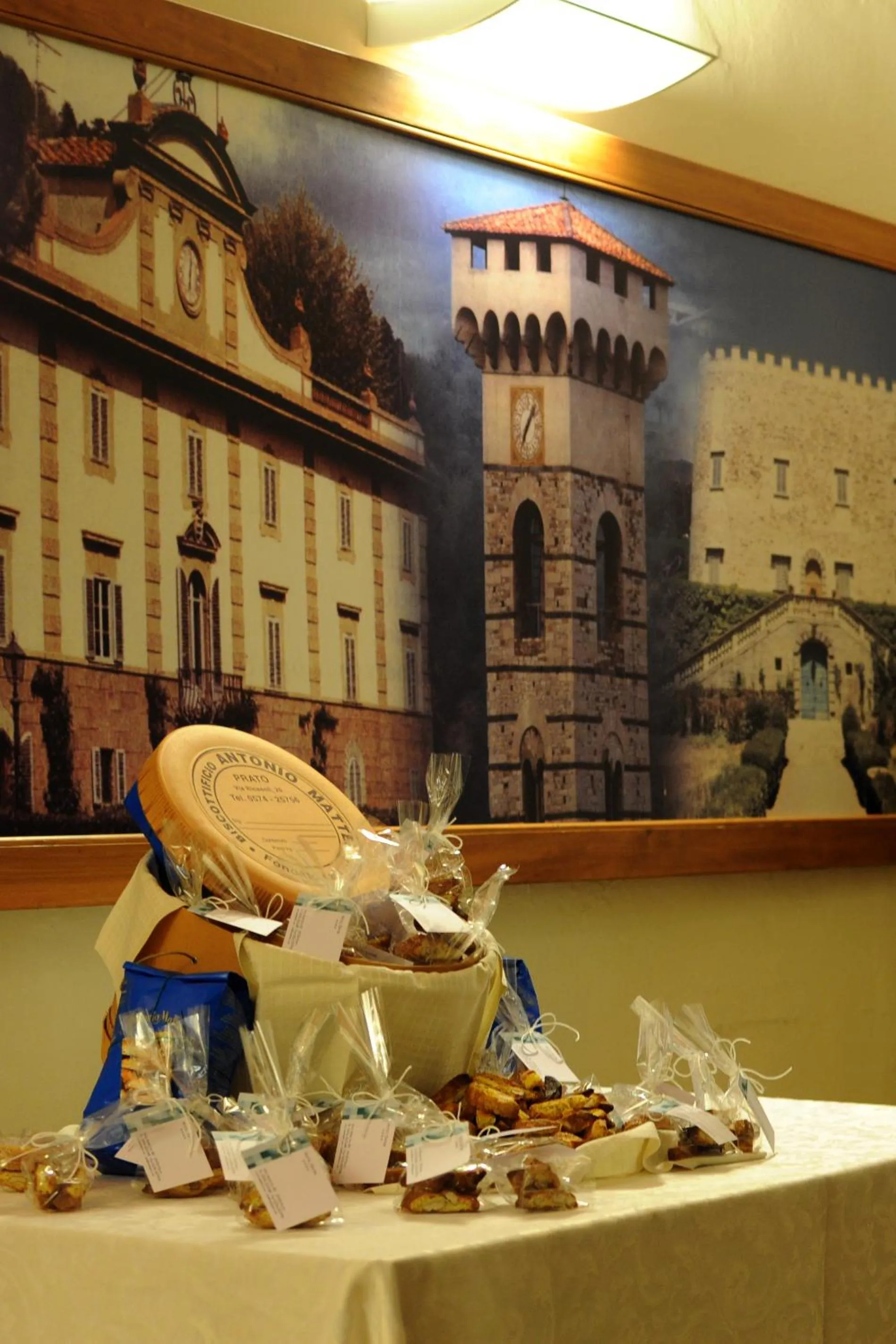 Restaurant/places to eat in Hotel Datini