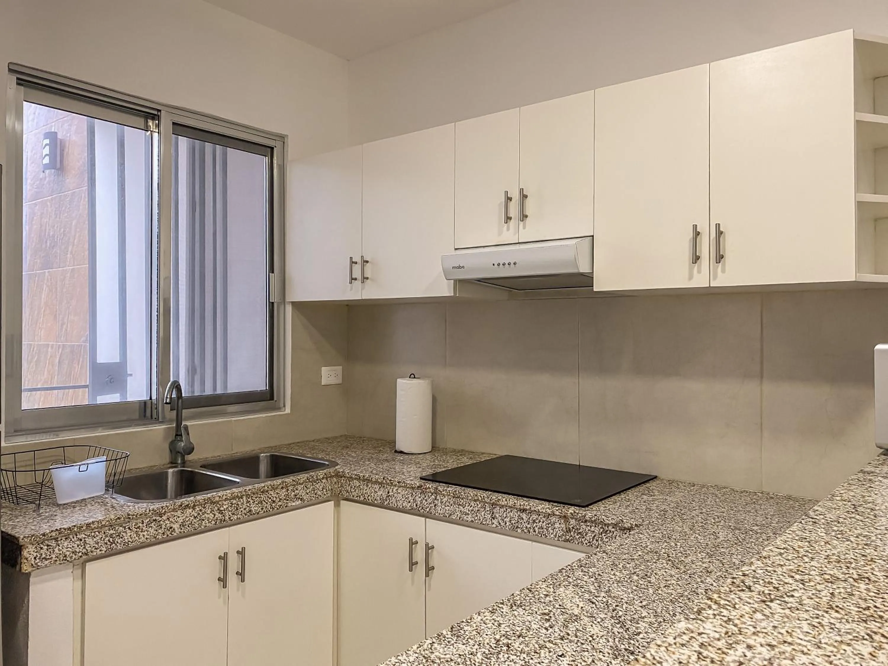 Kitchen or kitchenette in Oceanblue by Andiani Travel