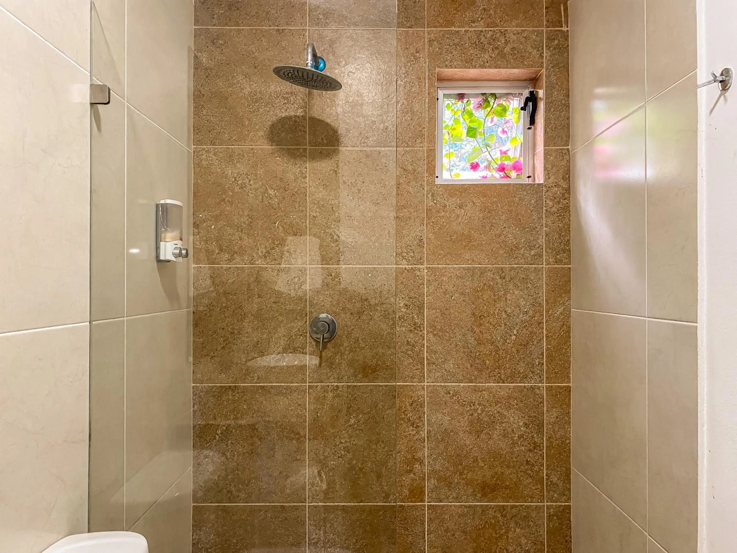 Shower in Oceanblue by Andiani Travel