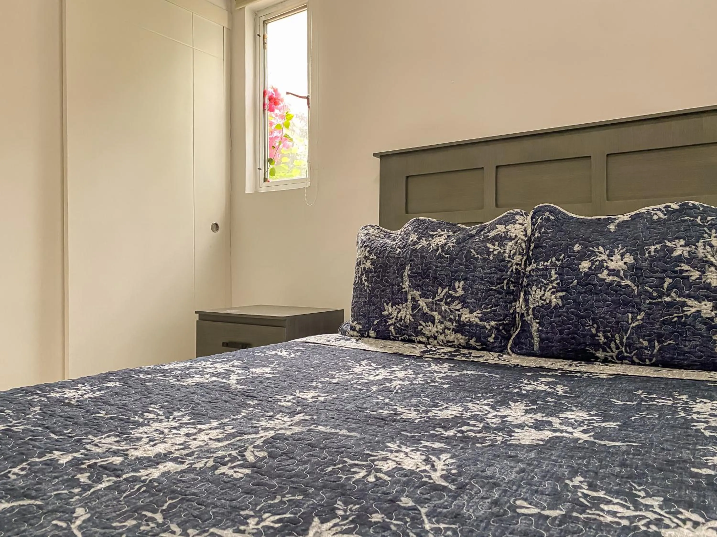 Bedroom, Bed in Oceanblue by Andiani Travel