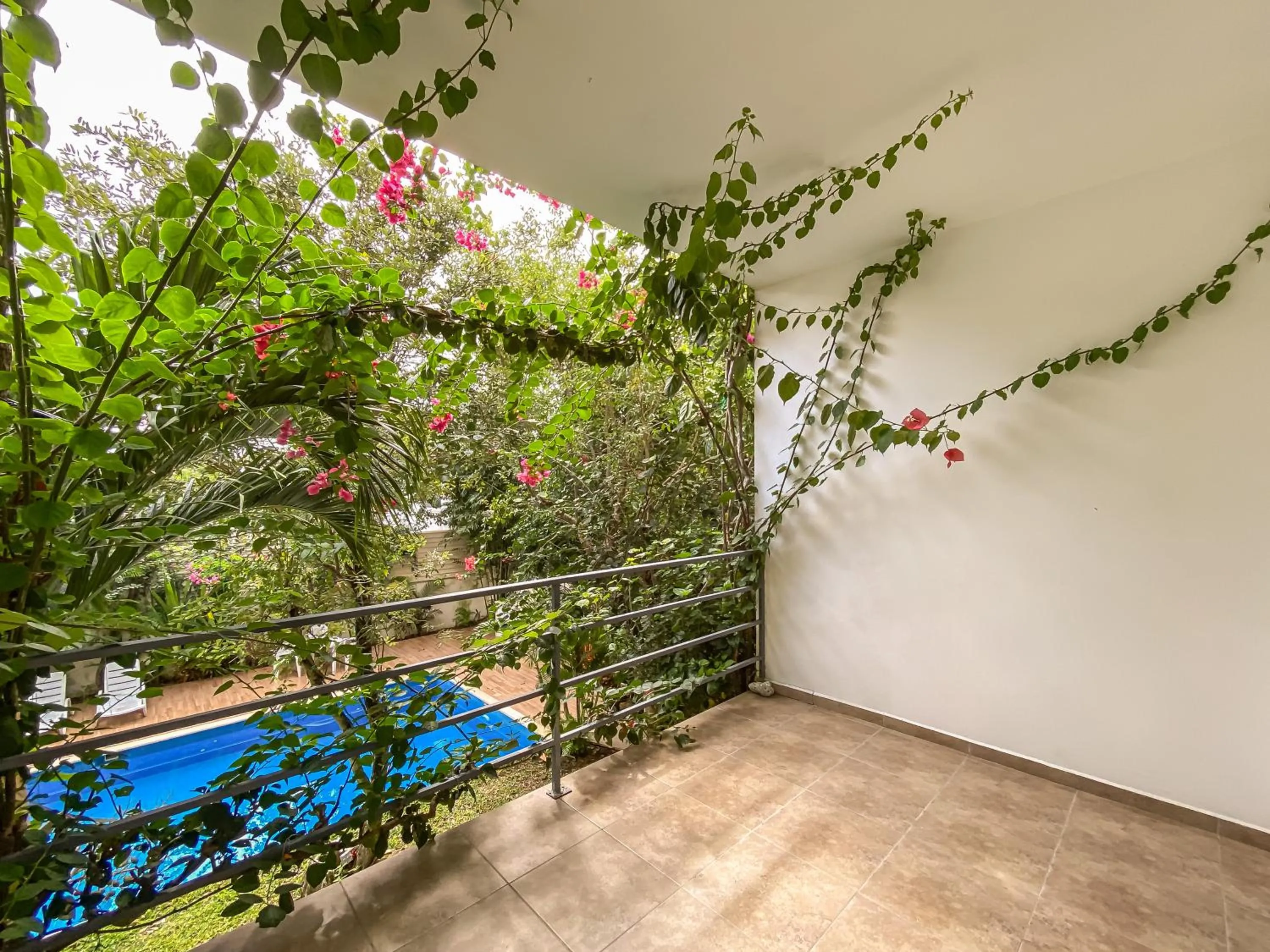 Balcony/Terrace in Oceanblue by Andiani Travel