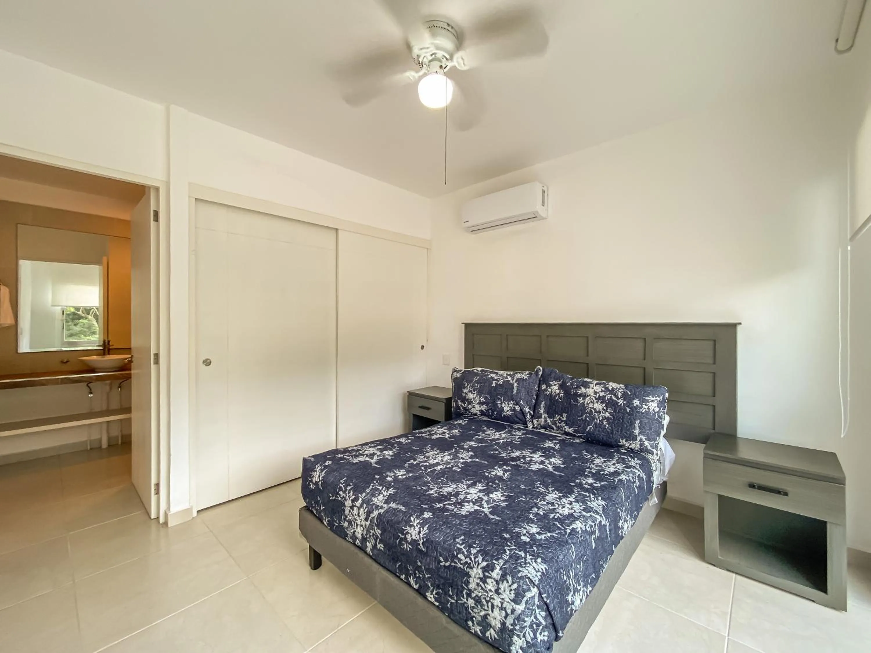 Bed in Oceanblue by Andiani Travel