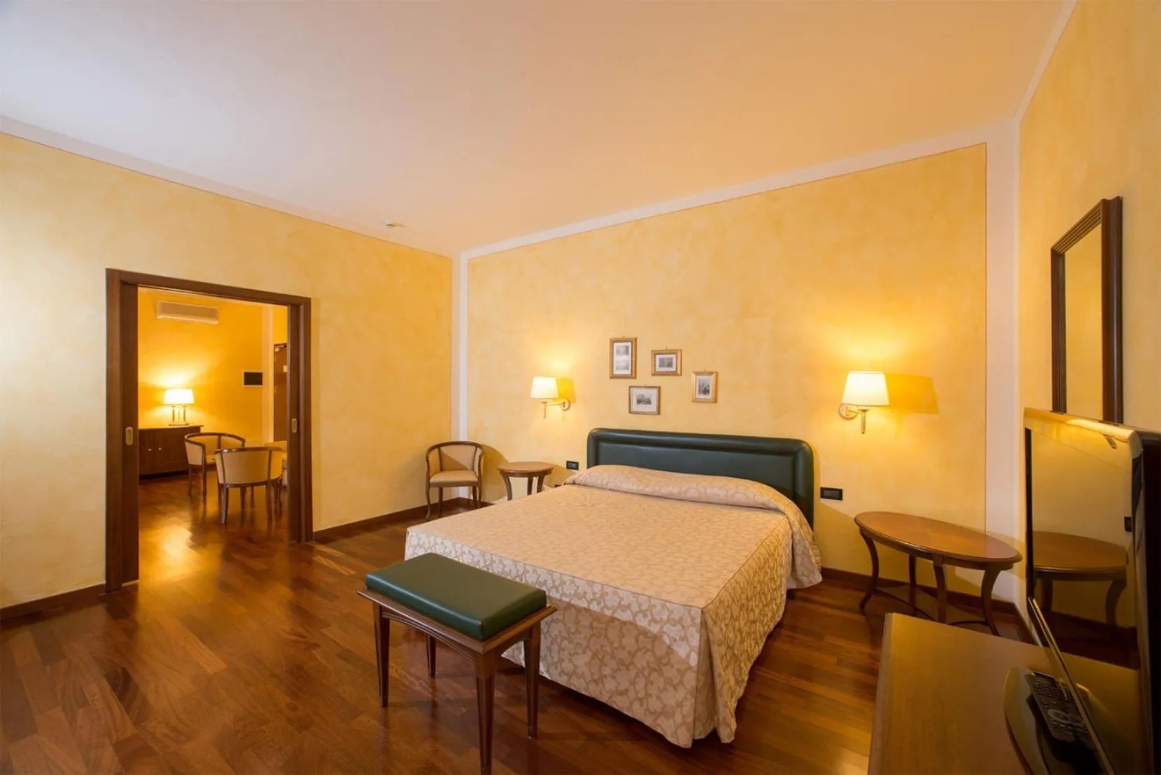 Photo of the whole room, Bed in Hotel Conteverde