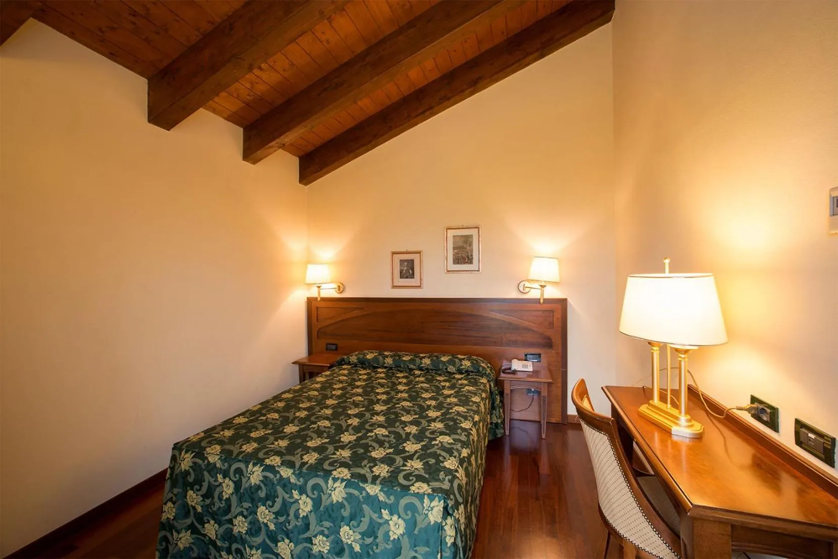 Photo of the whole room, Bed in Hotel Conteverde