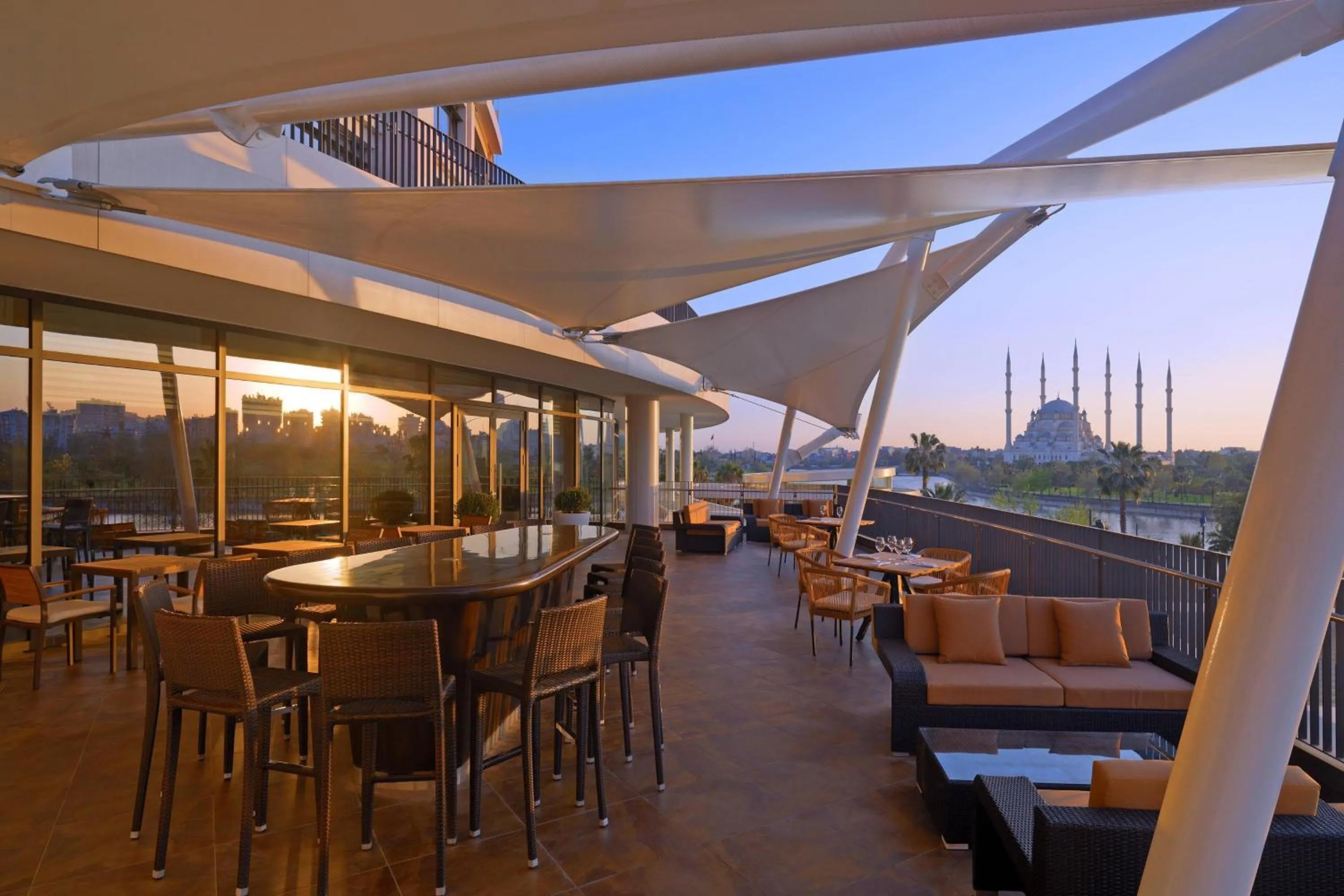 Restaurant/places to eat in Sheraton Grand Adana
