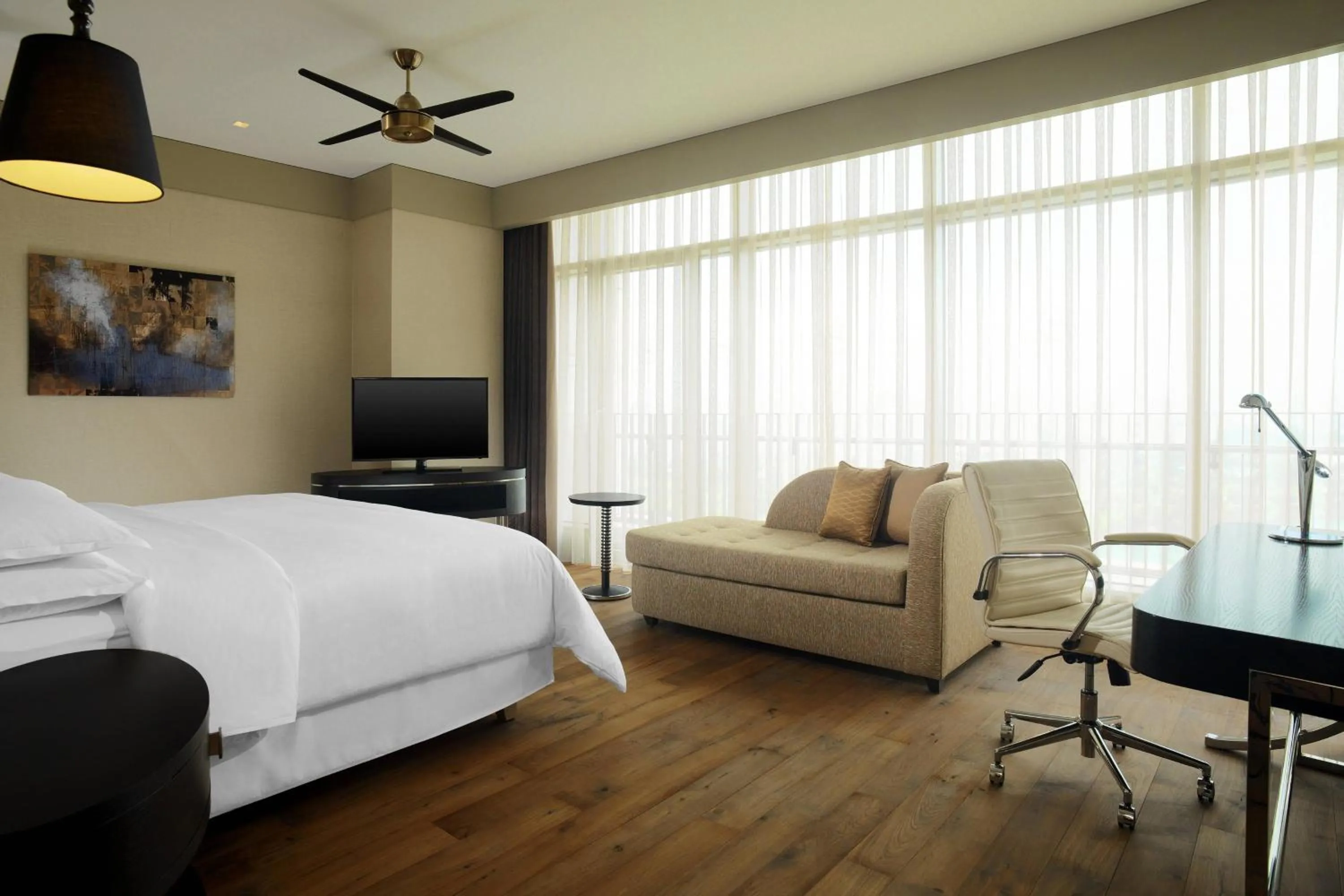 Bedroom, Bed in Sheraton Grand Adana