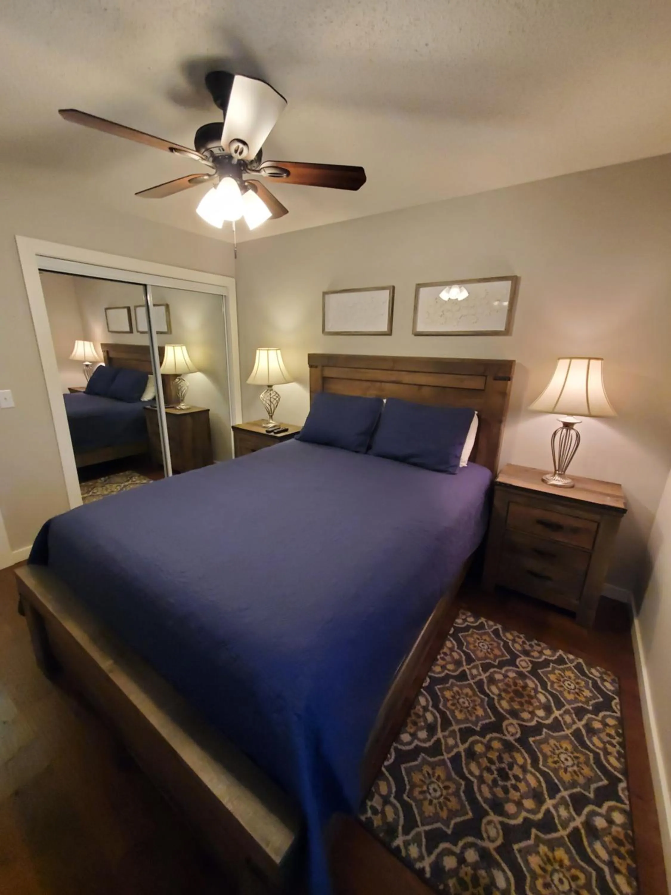 Bedroom, Bed in Treehouse Condos - Branson
