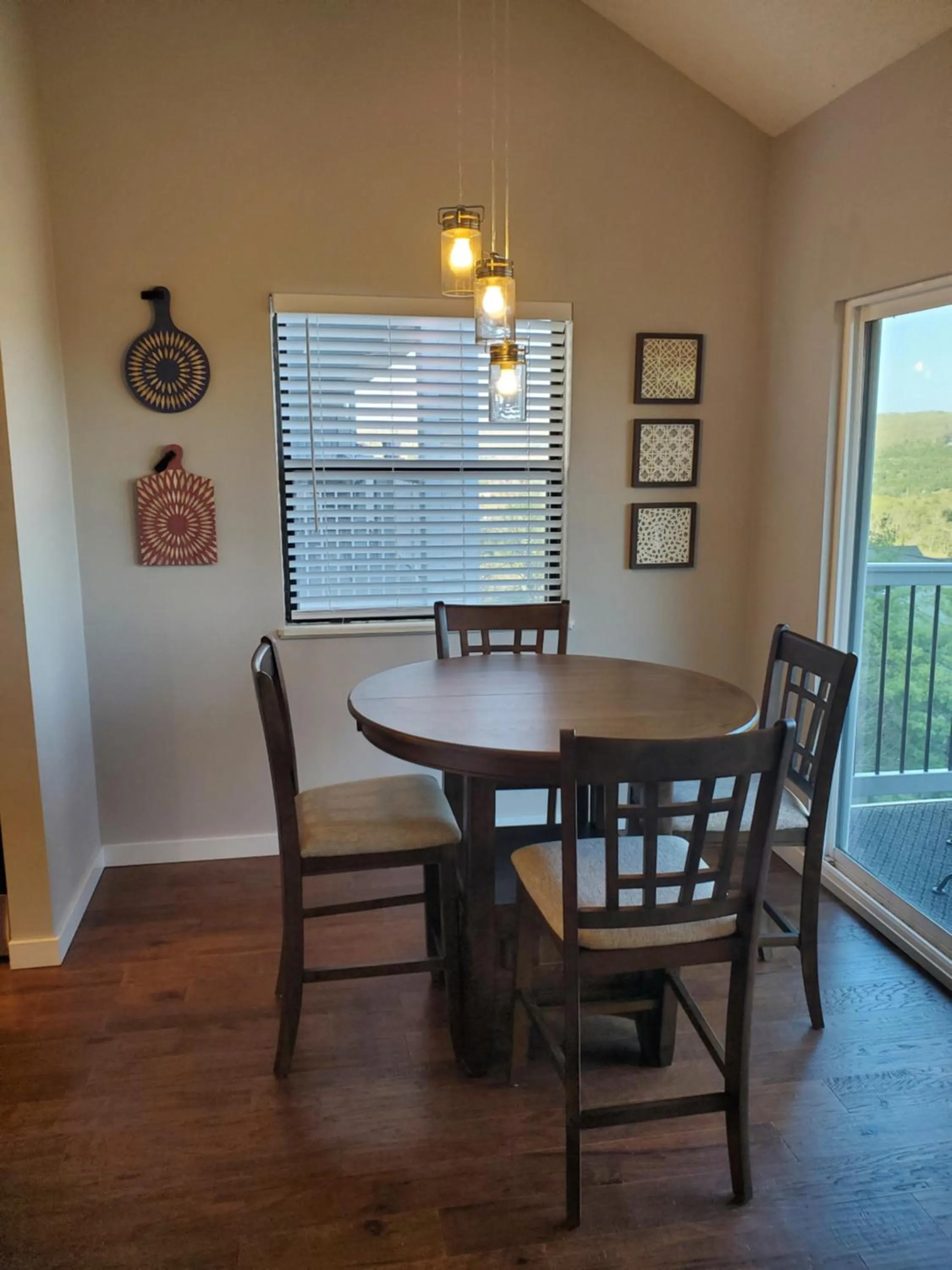 Dining area in Treehouse Condos - Branson