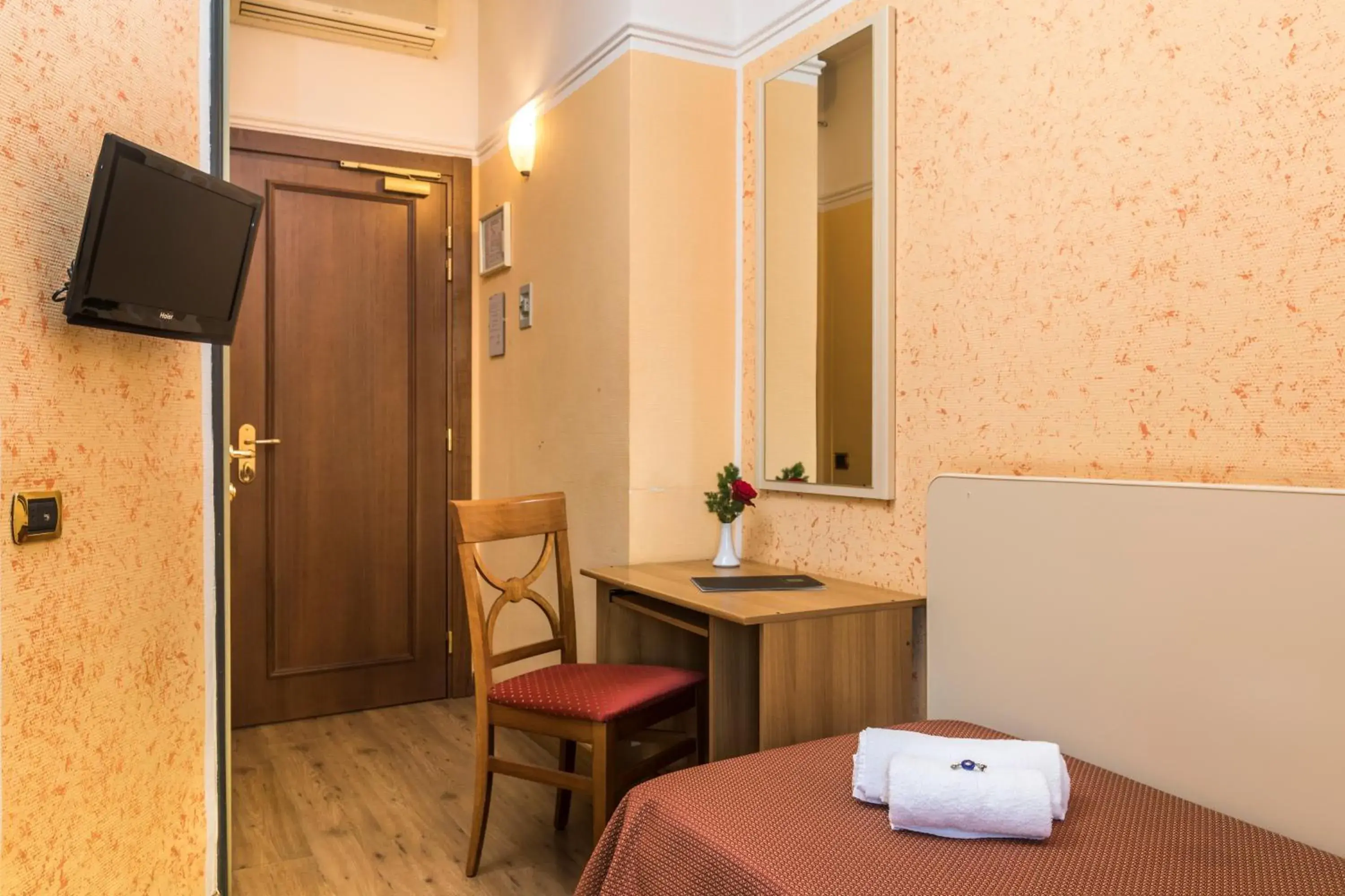 Bedroom, Bed in Hotel Villa Rosa Bedroom, Bed in Hotel Villa Rosa