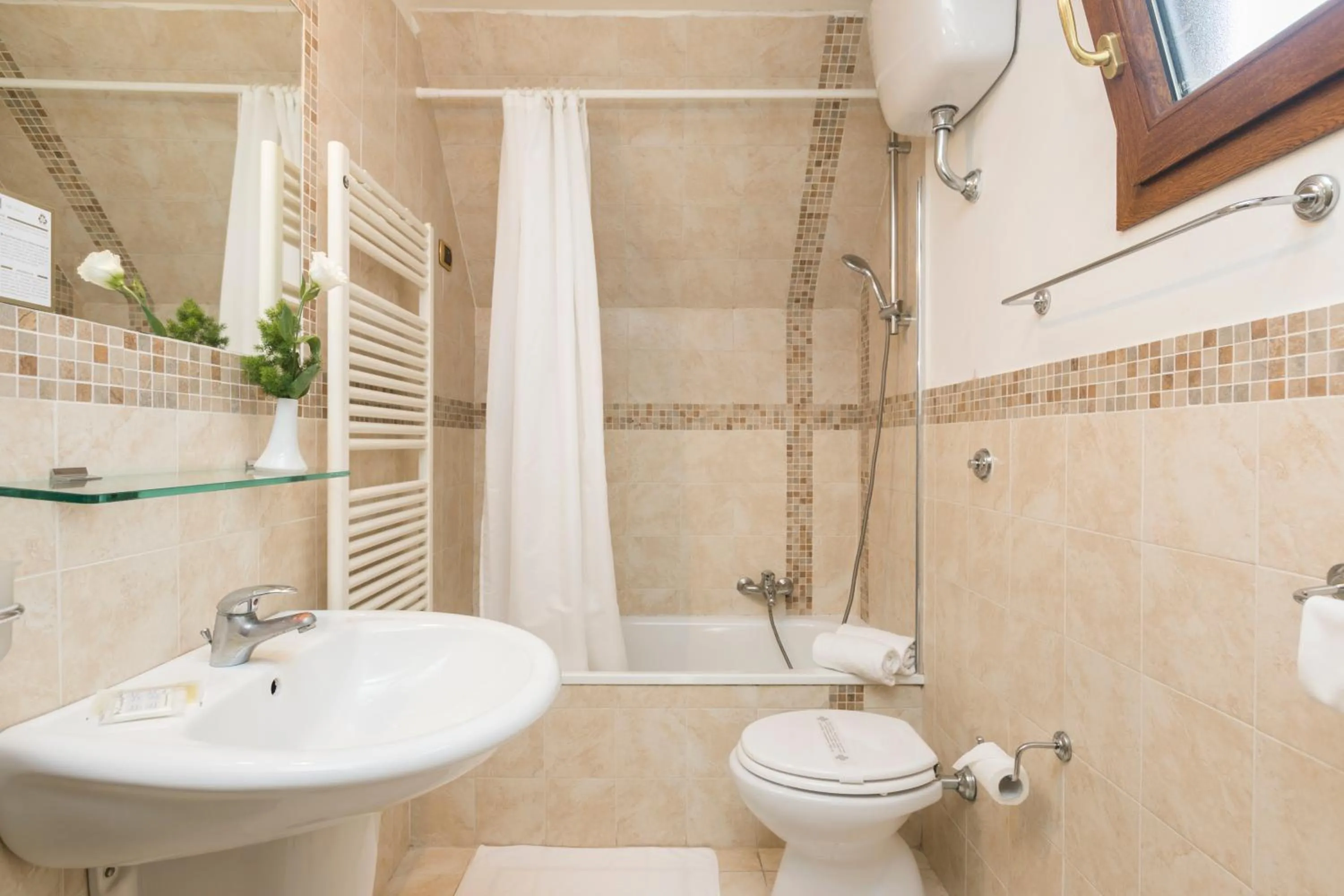 Bathroom in Hotel Villa Rosa
