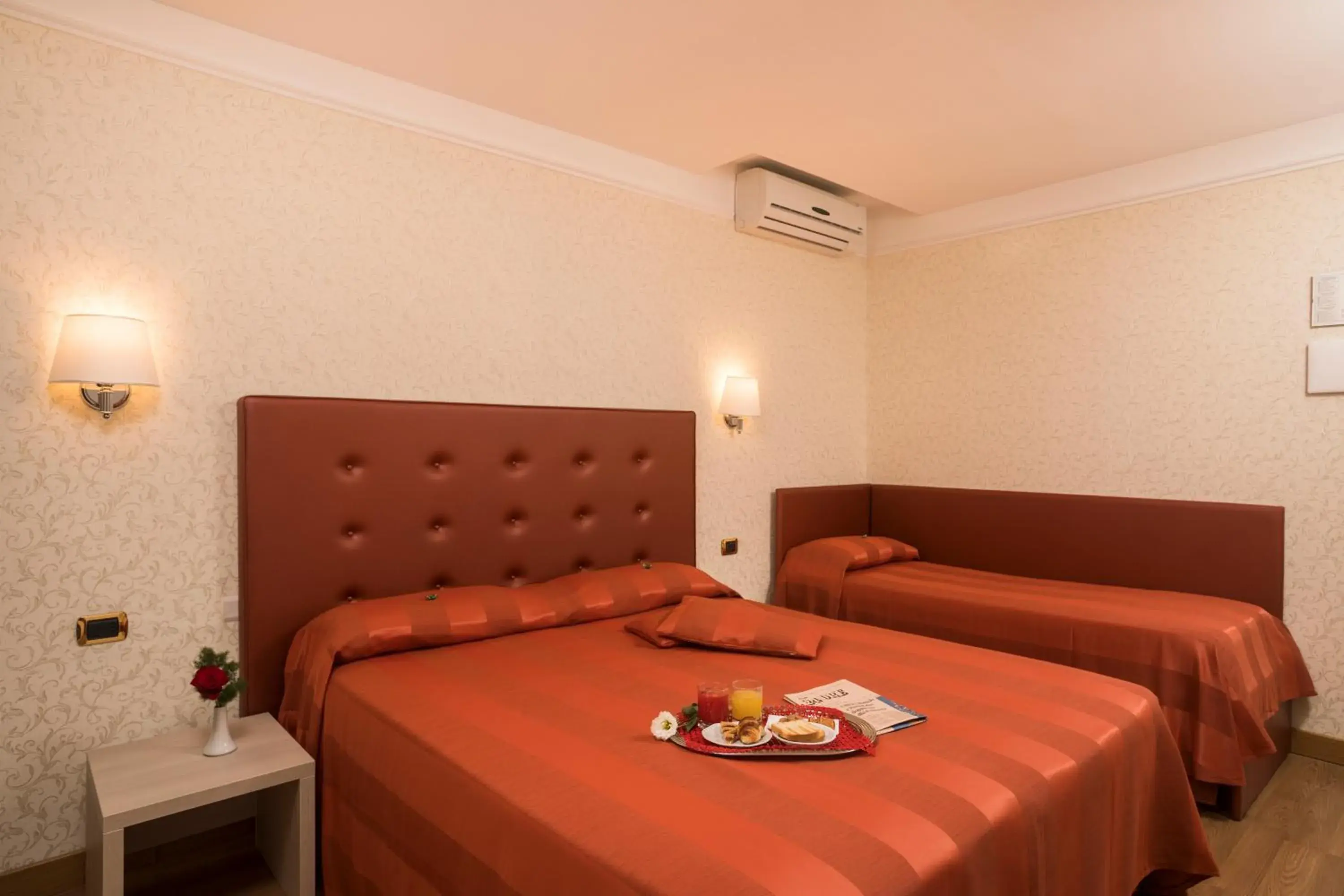 Bedroom, Bed in Hotel Villa Rosa Bedroom, Bed in Hotel Villa Rosa