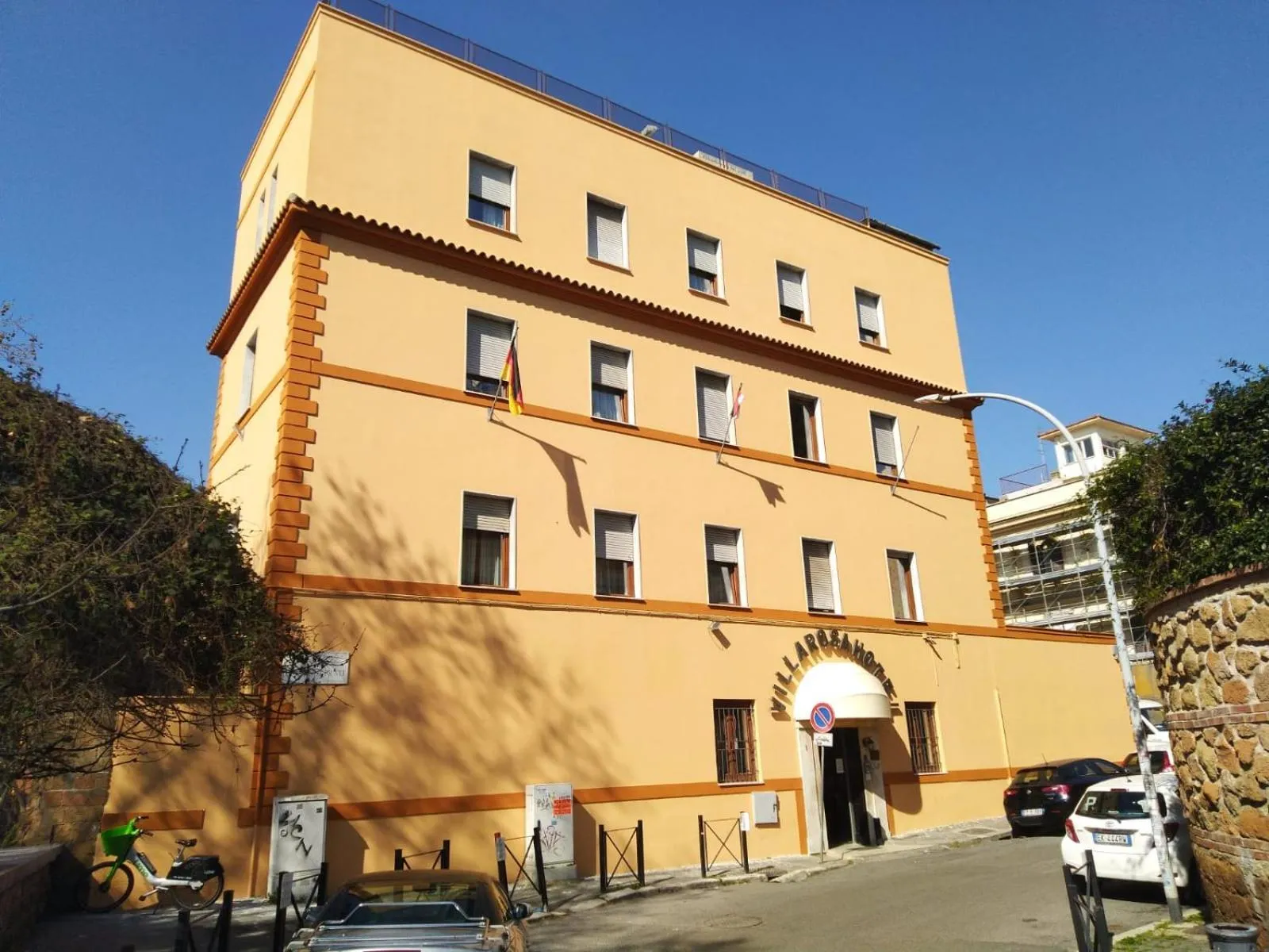 Property building in Hotel Villa Rosa