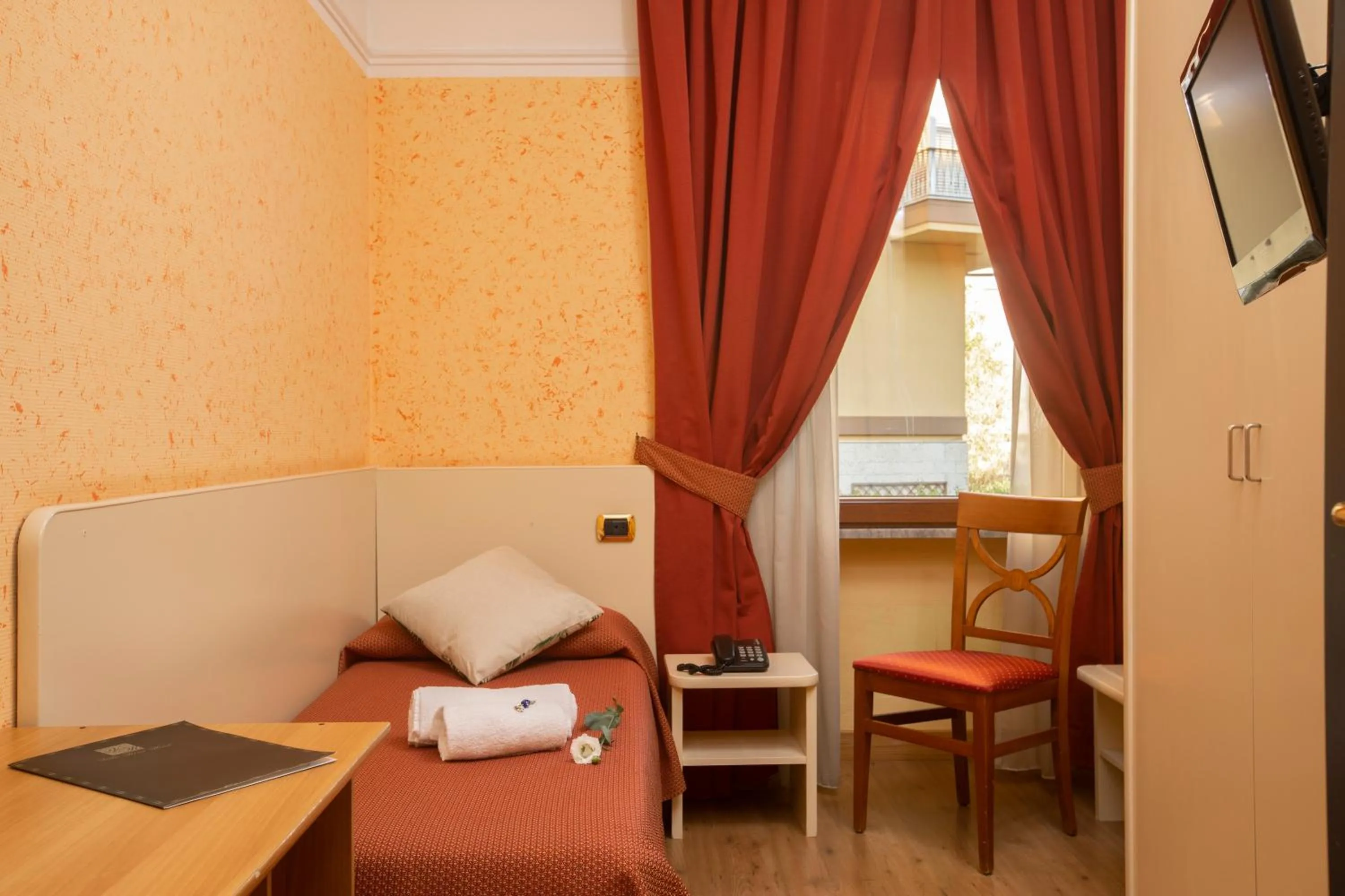 Bedroom, Bed in Hotel Villa Rosa