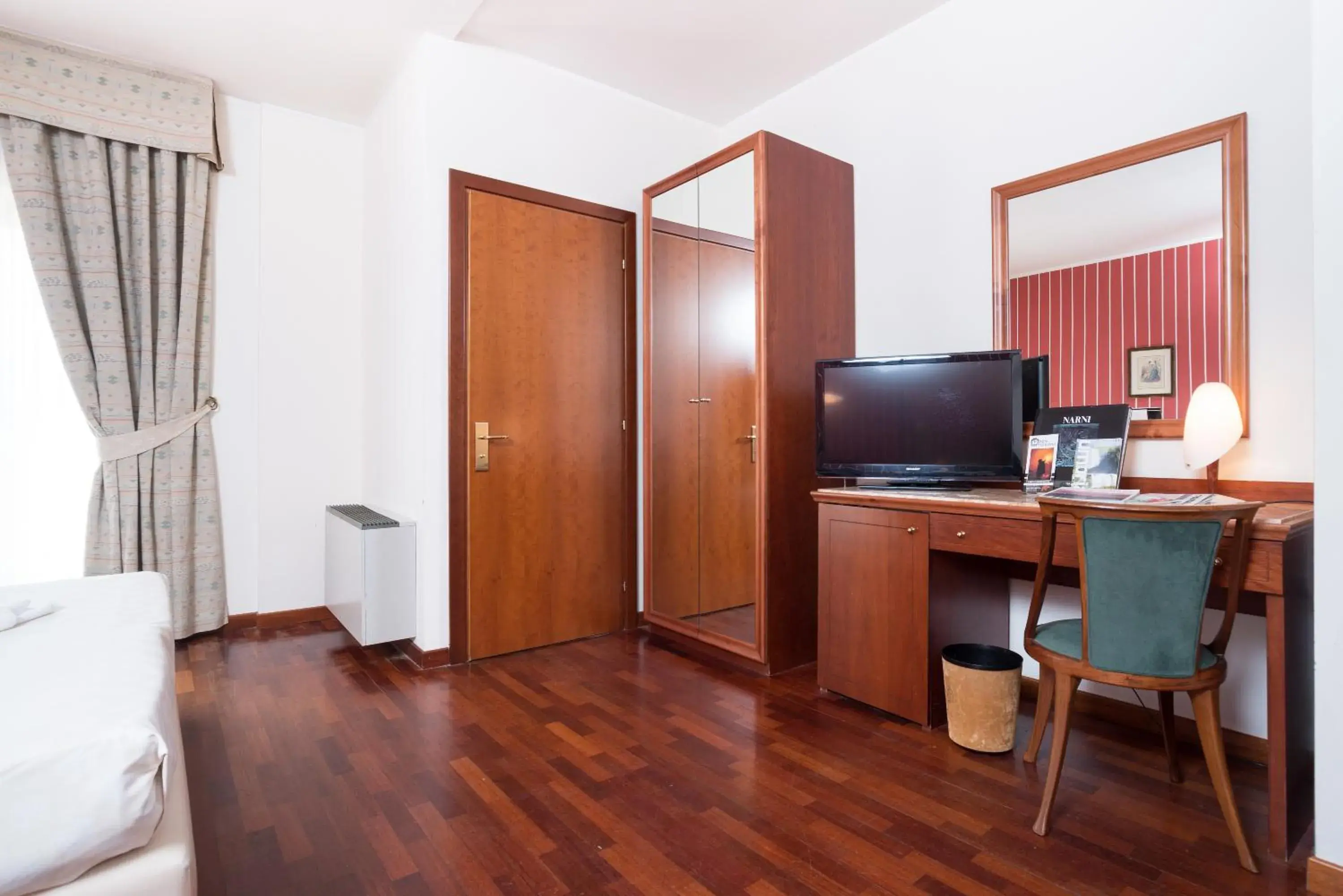 TV and multimedia, Bed in Terra Umbra Hotel TV and multimedia, Bed in Terra Umbra Hotel