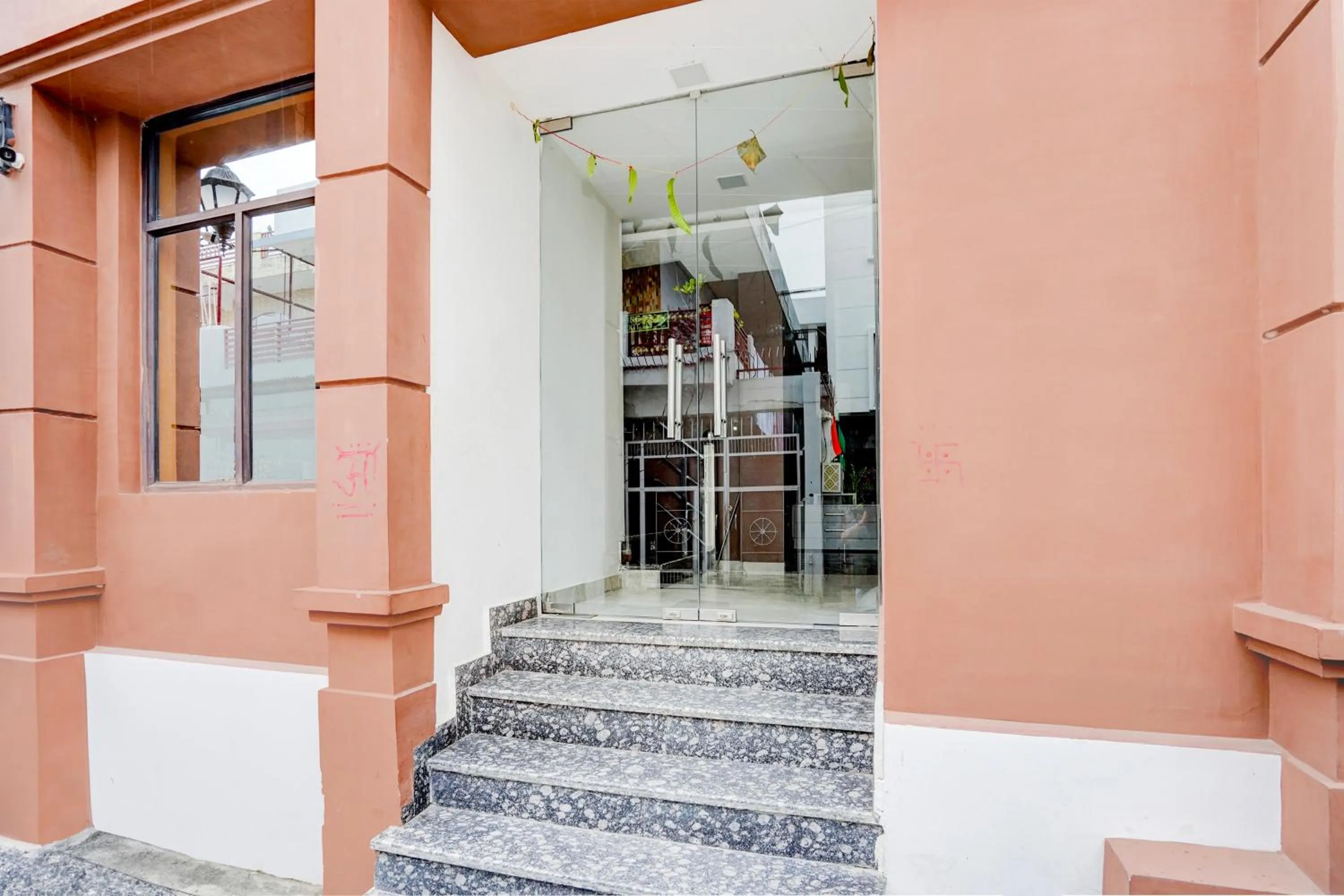 Facade/entrance in Hotel O Haridwar Near Shanti Kunj
