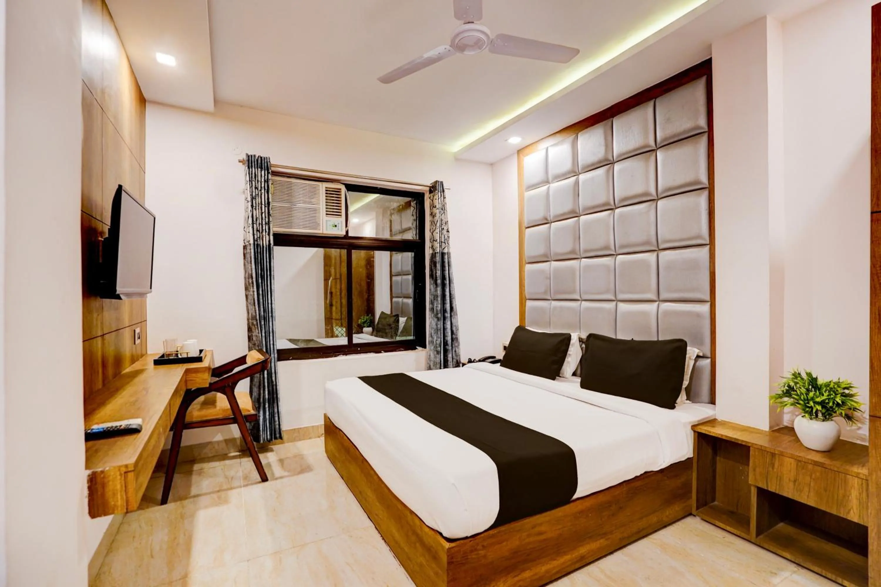 Bedroom, Bed in Hotel O Haridwar Near Shanti Kunj