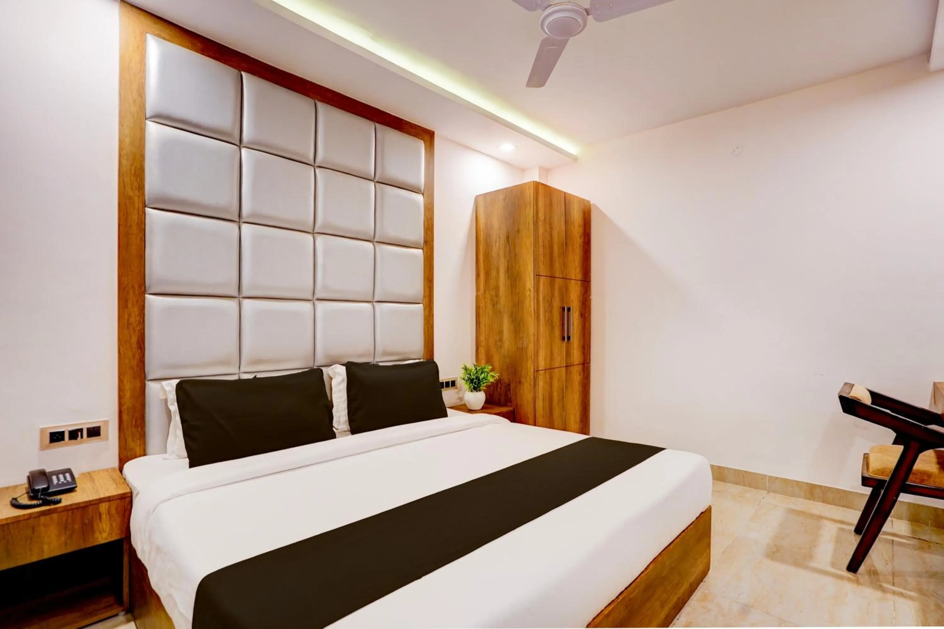 Bedroom, Bed in Hotel O Haridwar Near Shanti Kunj