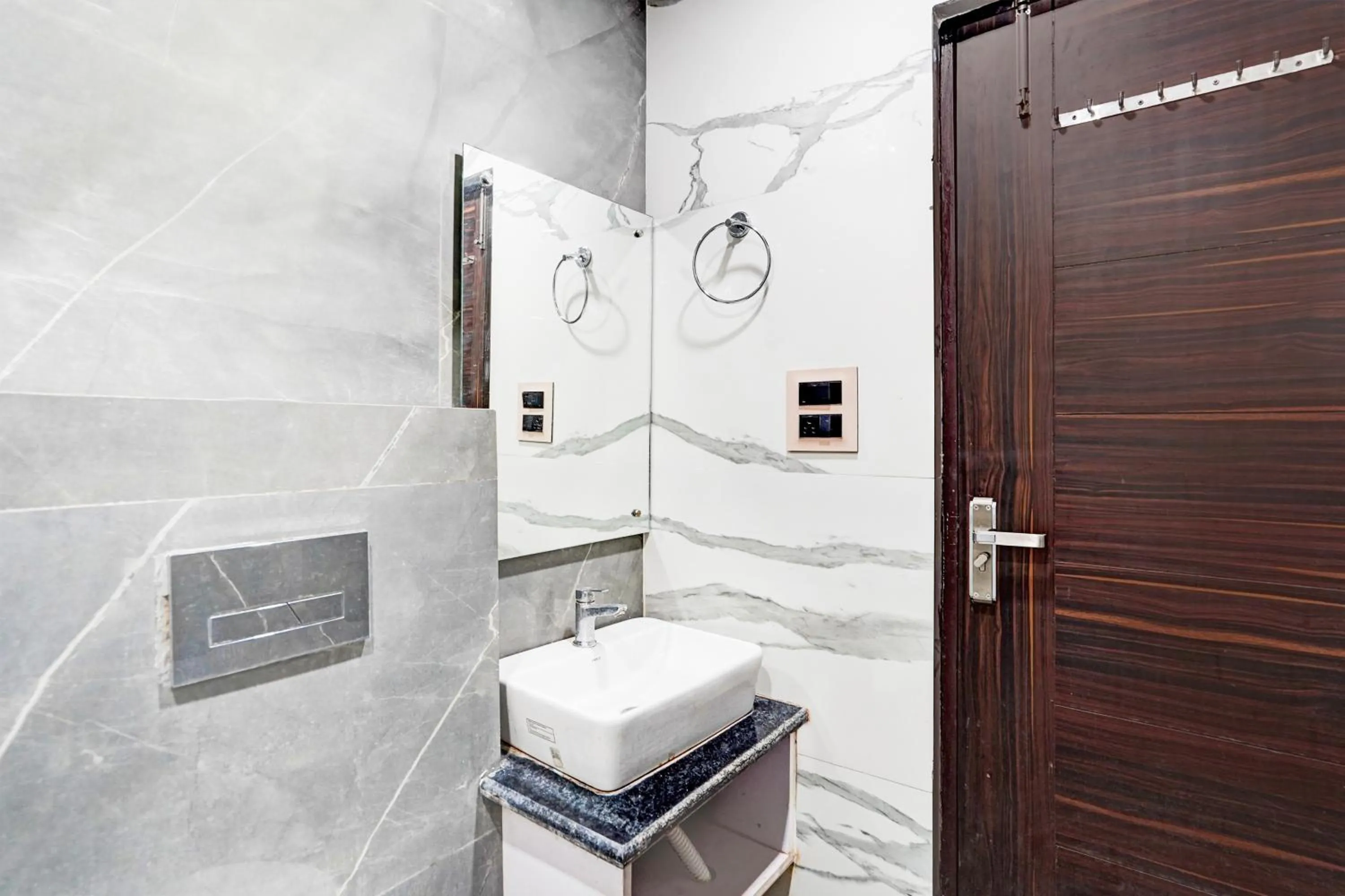 Bathroom in Hotel O Haridwar Near Shanti Kunj