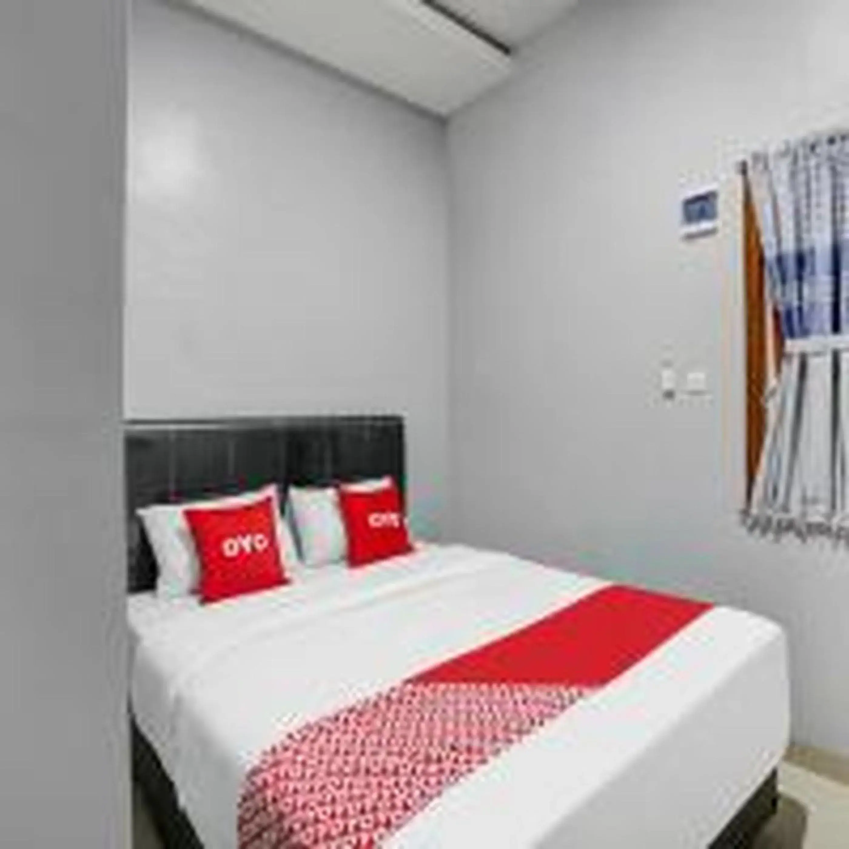 Bedroom, Bed in Hotel O Beda Arga Near Rs Royal Prima Ayahanda Bedroom, Bed in Hotel O Beda Arga Near Rs Royal Prima Ayahanda