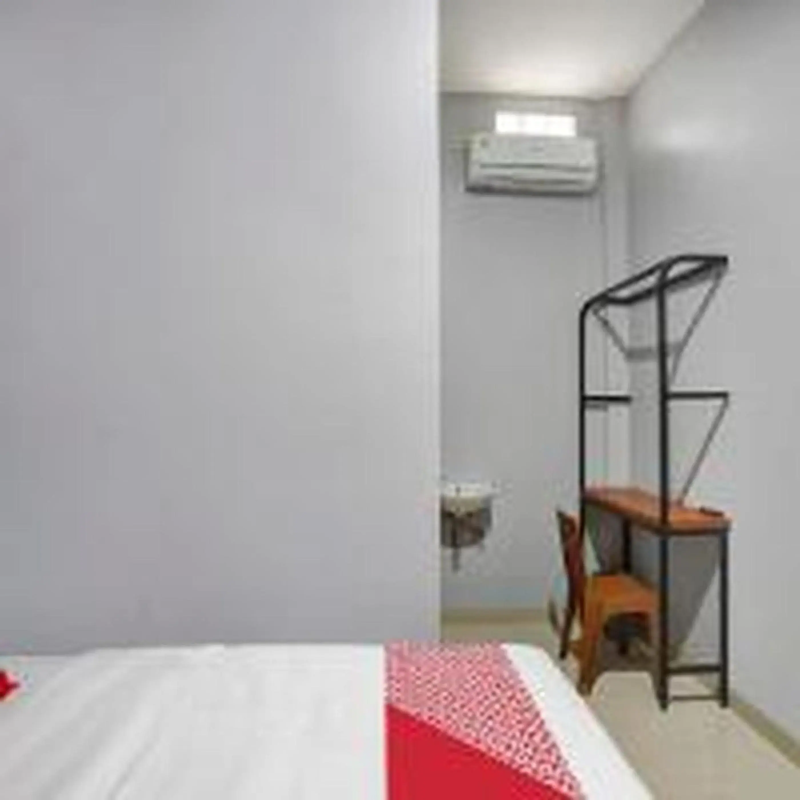 Bedroom, Bed in Hotel O Beda Arga Near Rs Royal Prima Ayahanda Bedroom, Bed in Hotel O Beda Arga Near Rs Royal Prima Ayahanda