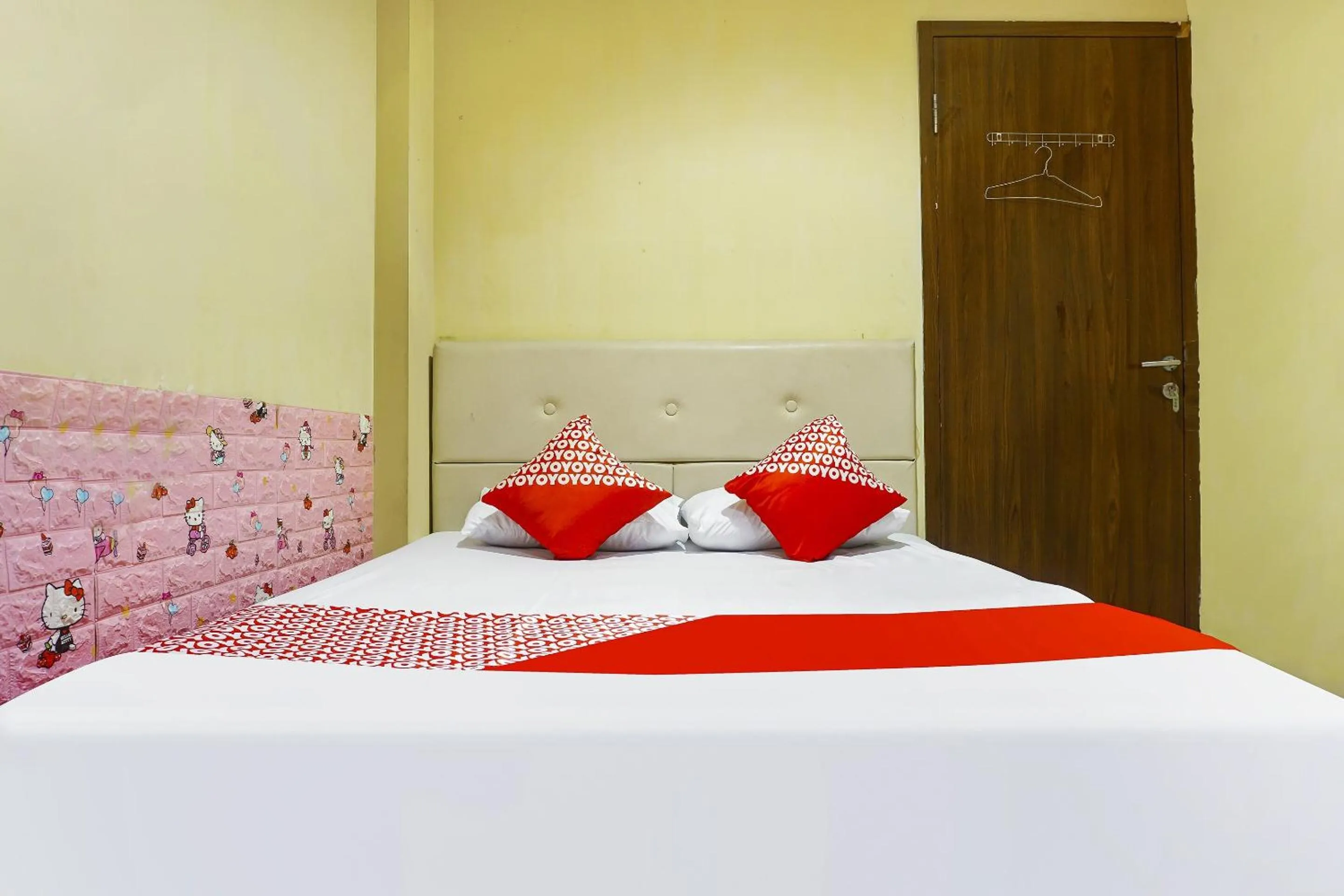 Bedroom in Hotel O Kos'ta Homestay Makassar