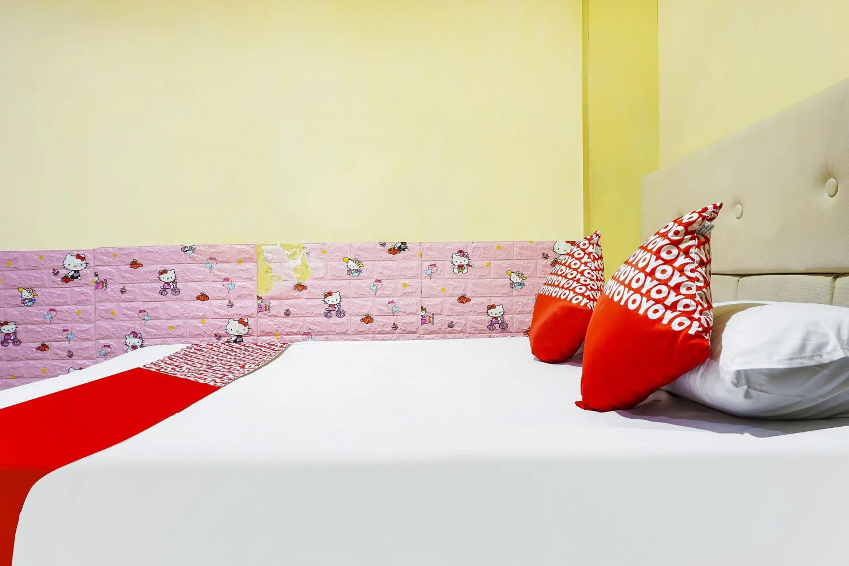 Bedroom in Hotel O Kos'ta Homestay Makassar