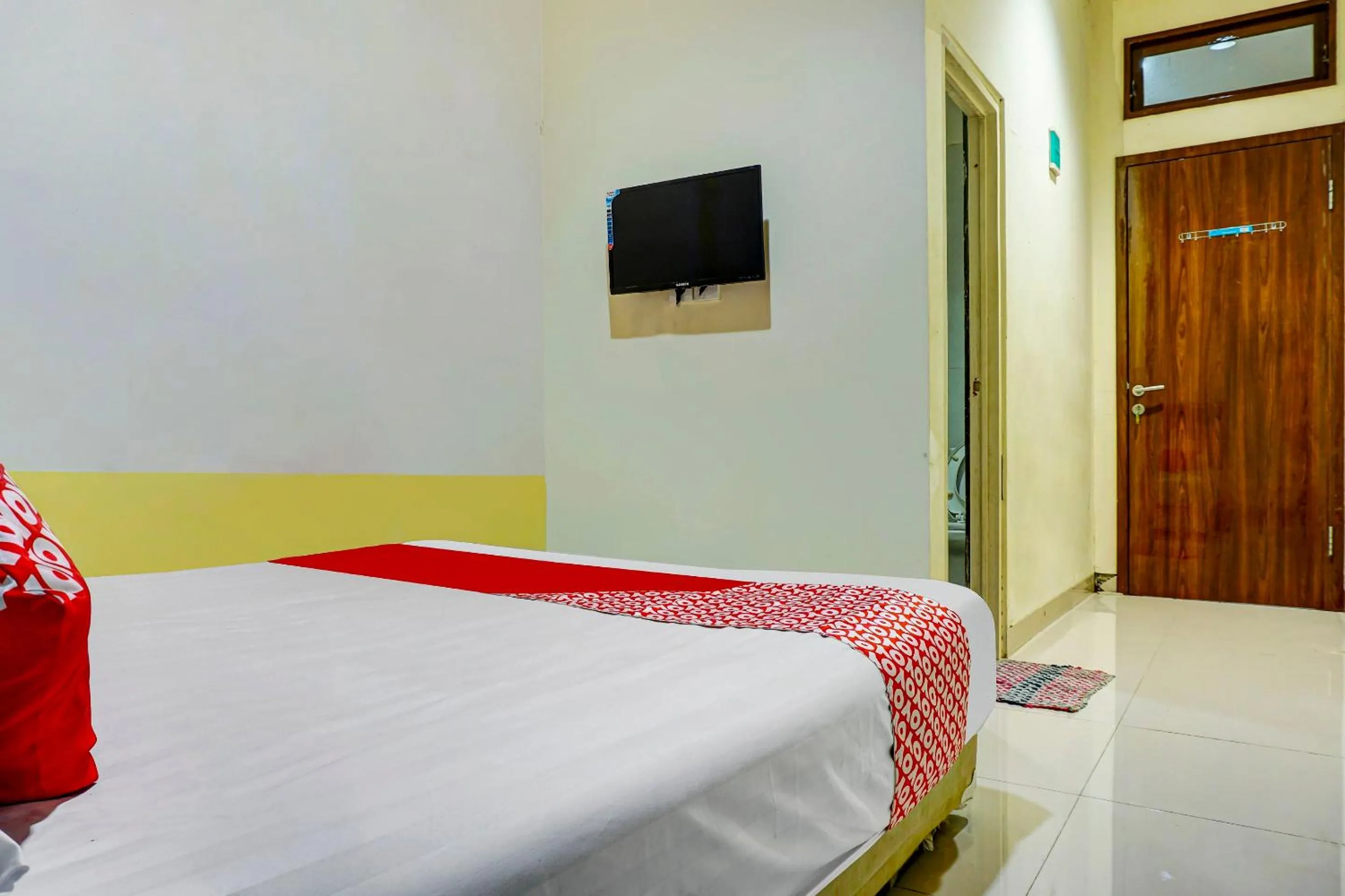 Standard Double Room in OYO 91182 Kos'ta Homestay Makassar