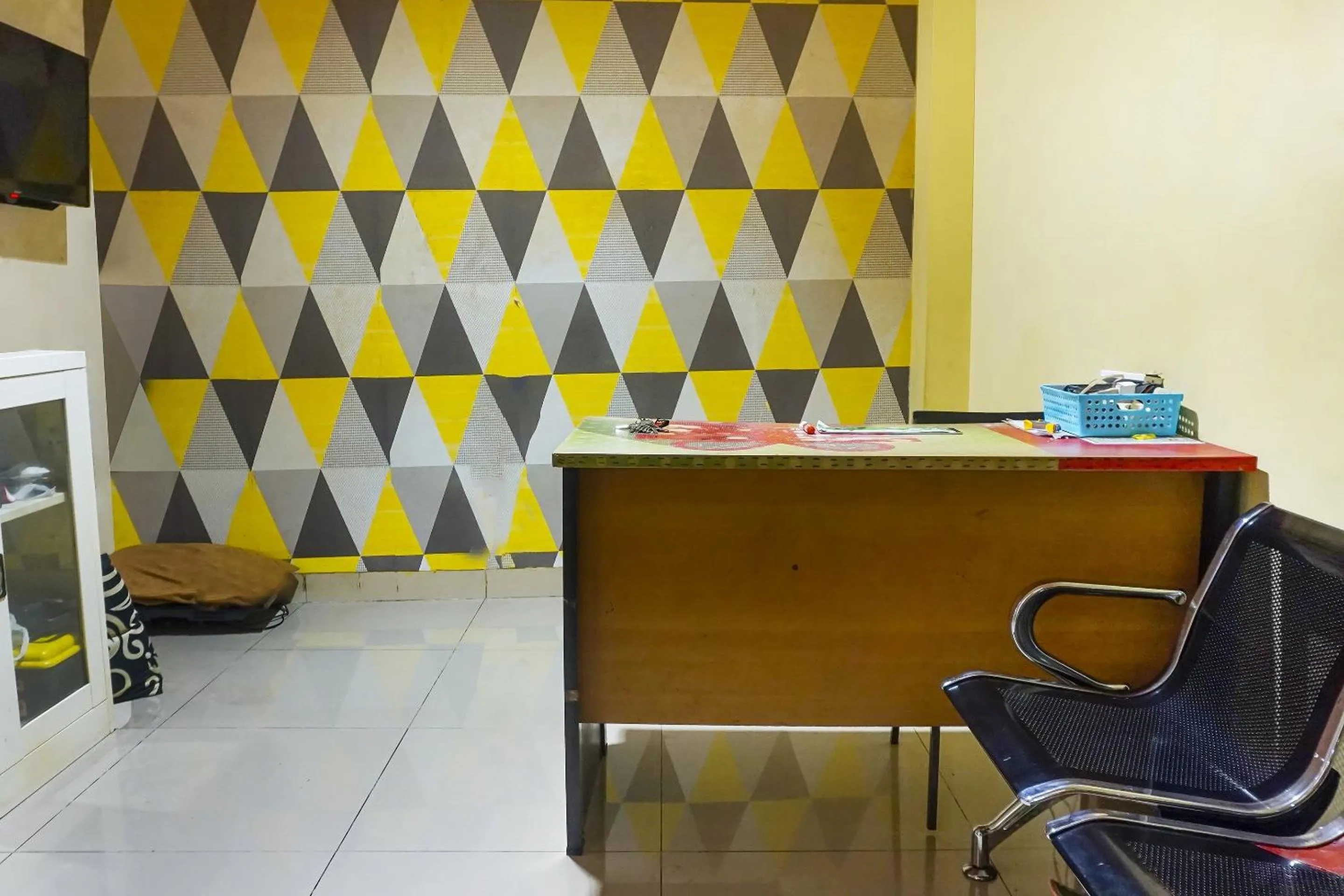 Lobby or reception in Hotel O Kos'ta Homestay Makassar