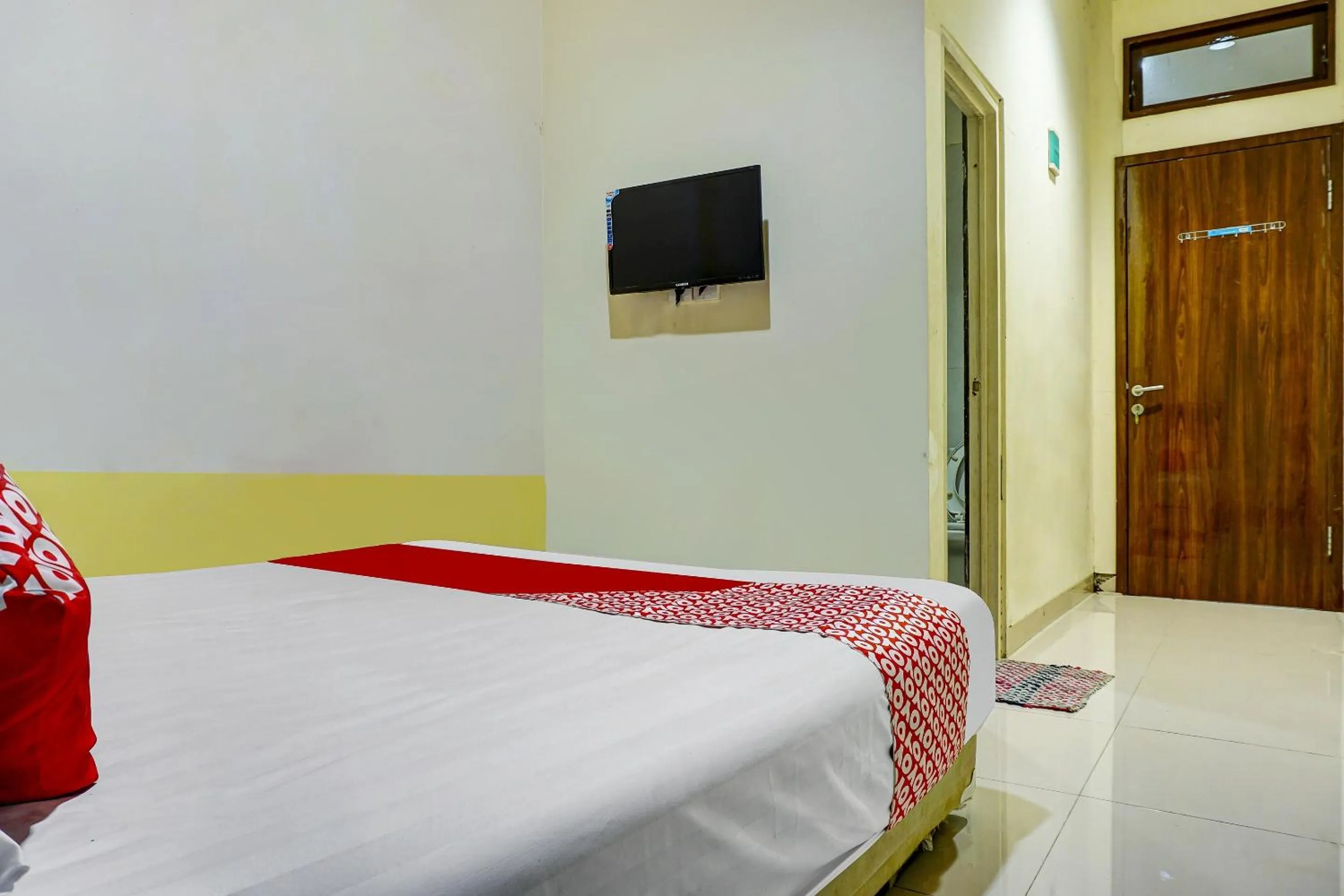 Bedroom in Hotel O Kos'ta Homestay Makassar