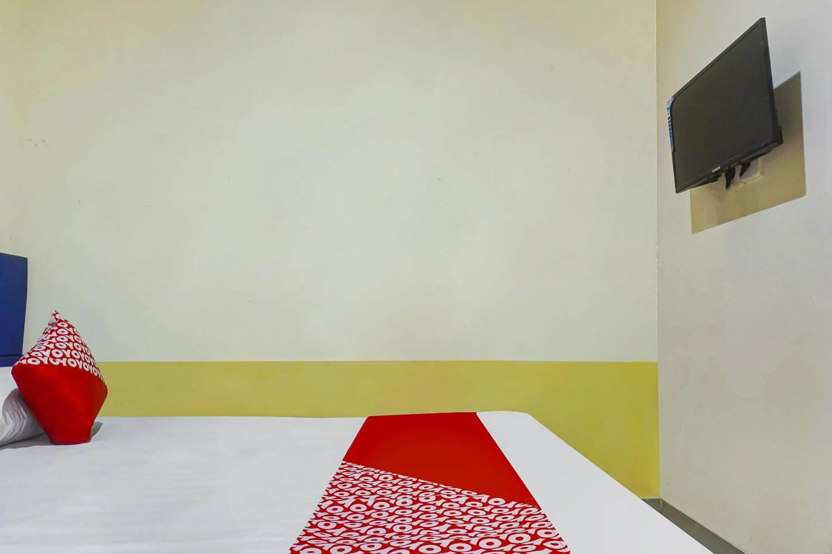 Bedroom in Hotel O Kos'ta Homestay Makassar