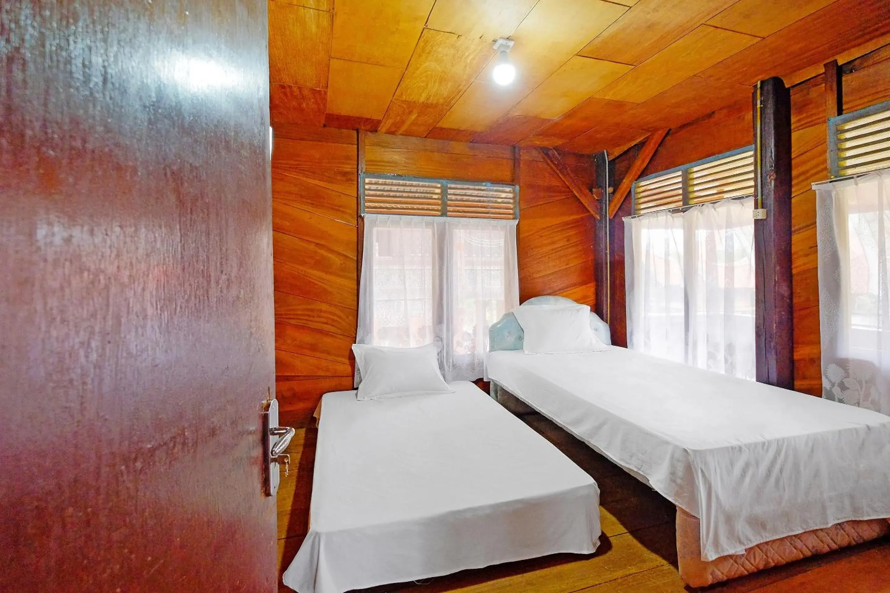 Bedroom in Hotel O Tatto Bara Homestay Near Tongkonan Payung Pangden Bedroom in Hotel O Tatto Bara Homestay Near Tongkonan Payung Pangden