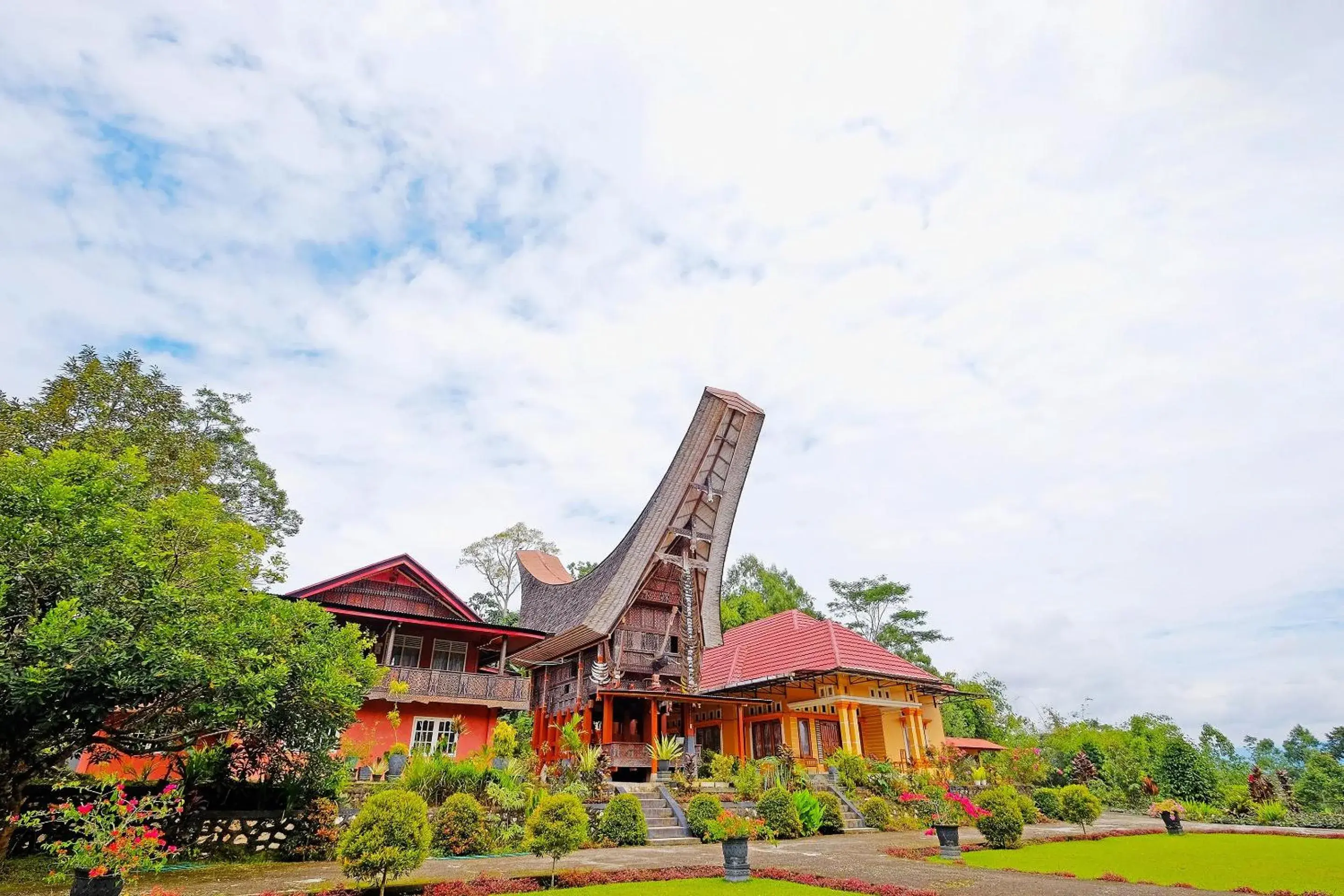 Facade/entrance in Hotel O Tatto Bara Homestay Near Tongkonan Payung Pangden Facade/entrance in Hotel O Tatto Bara Homestay Near Tongkonan Payung Pangden