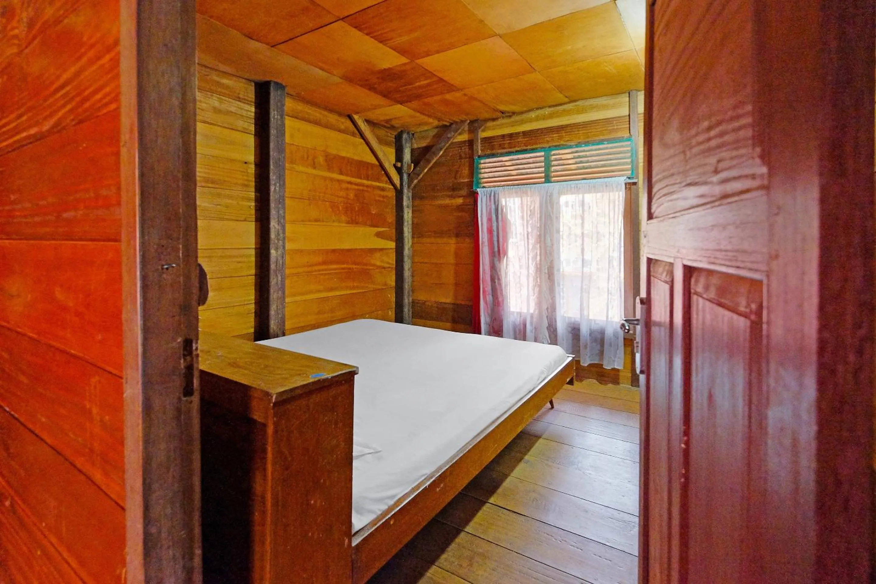 Bedroom, Bed in Hotel O Tatto Bara Homestay Near Tongkonan Payung Pangden