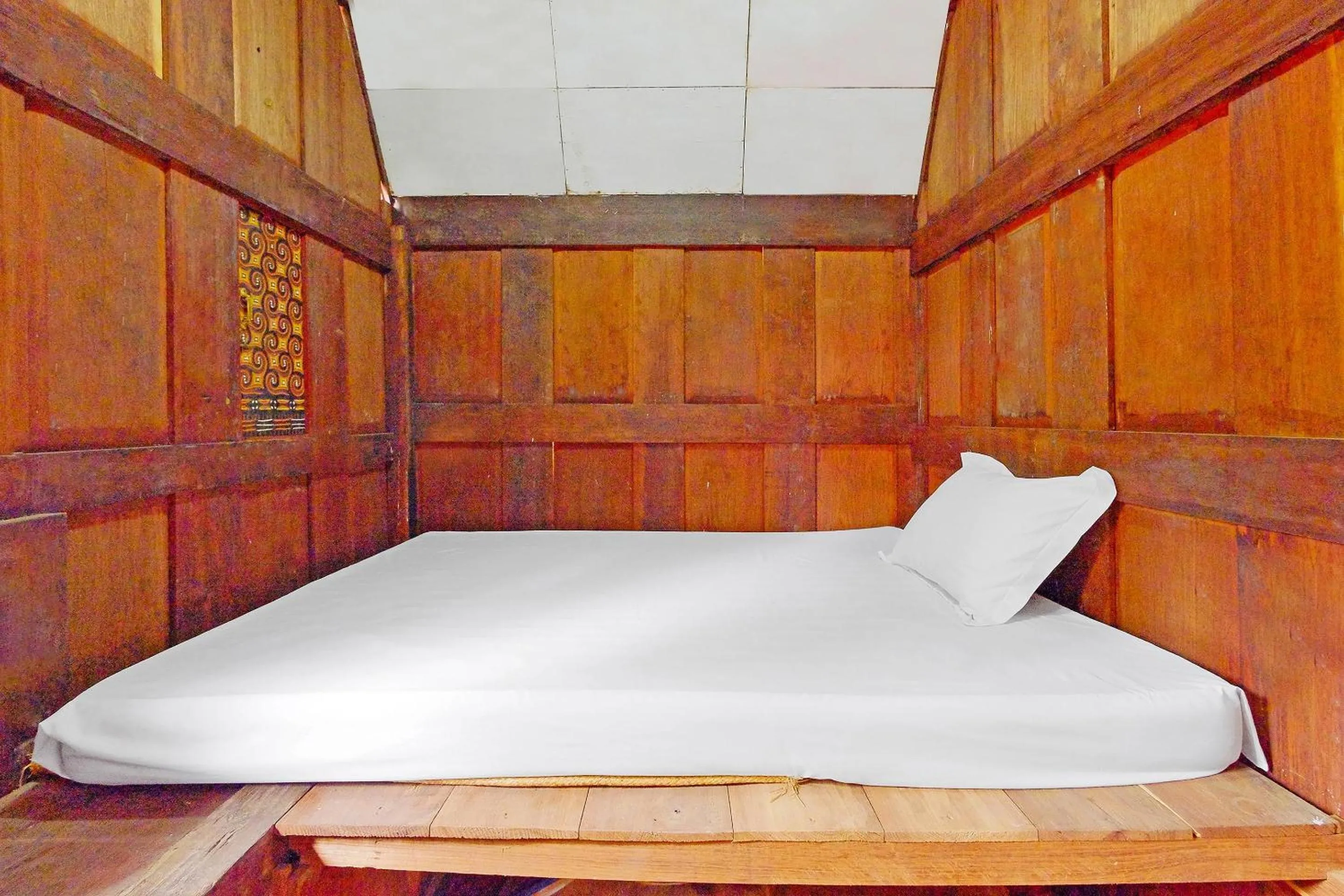 Bedroom, Bed in Hotel O Tatto Bara Homestay Near Tongkonan Payung Pangden