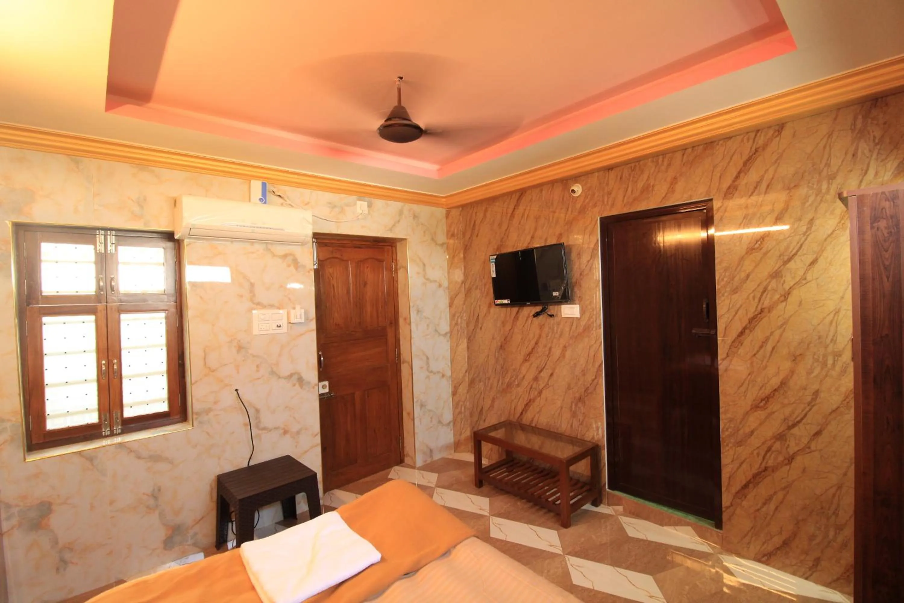 Bed in French Breeze Residency