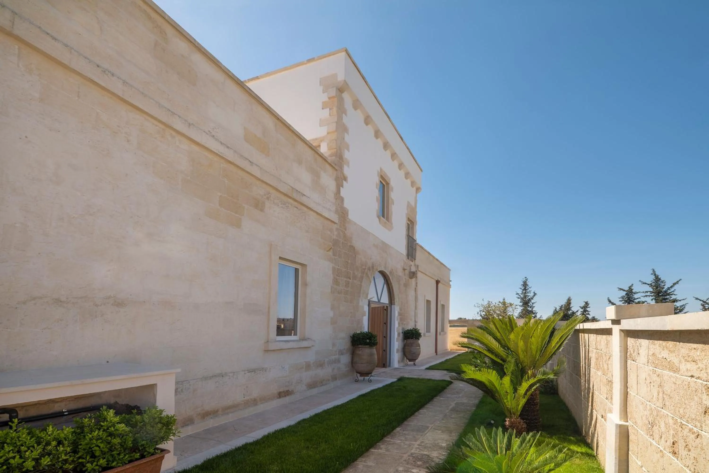 Property building in Dimora Oru