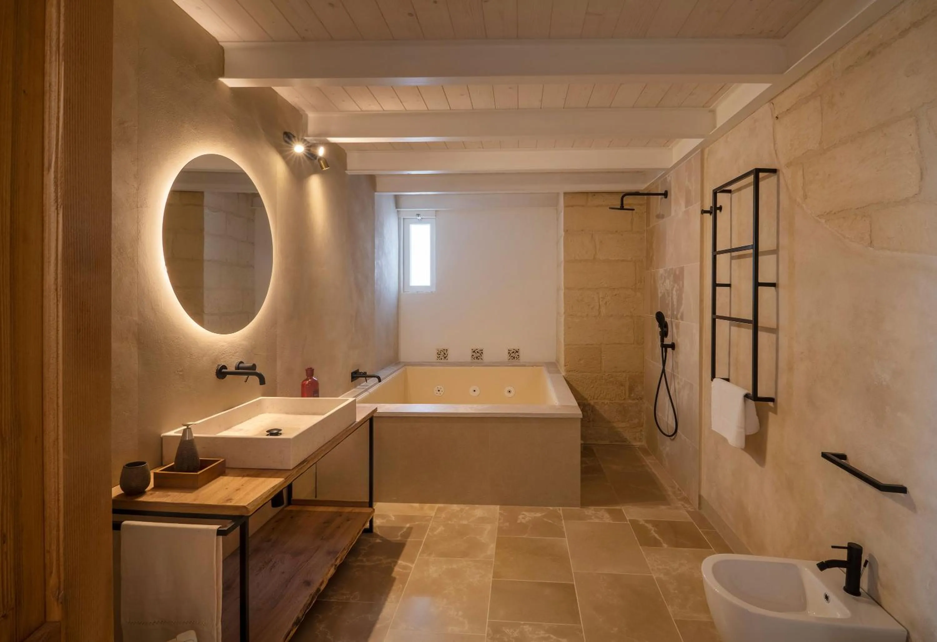 Hot Tub in Dimora Oru