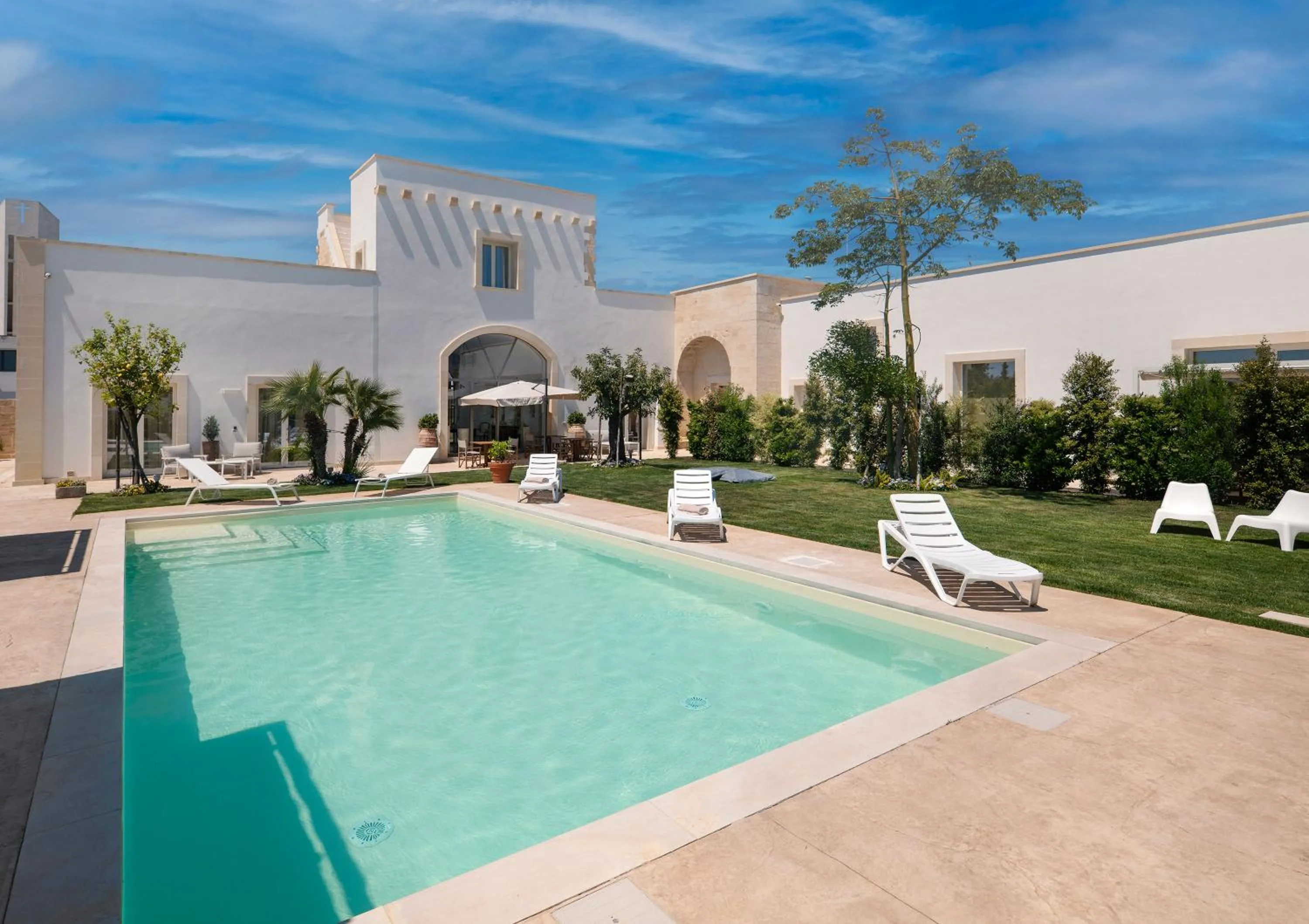 Swimming pool in Dimora Oru