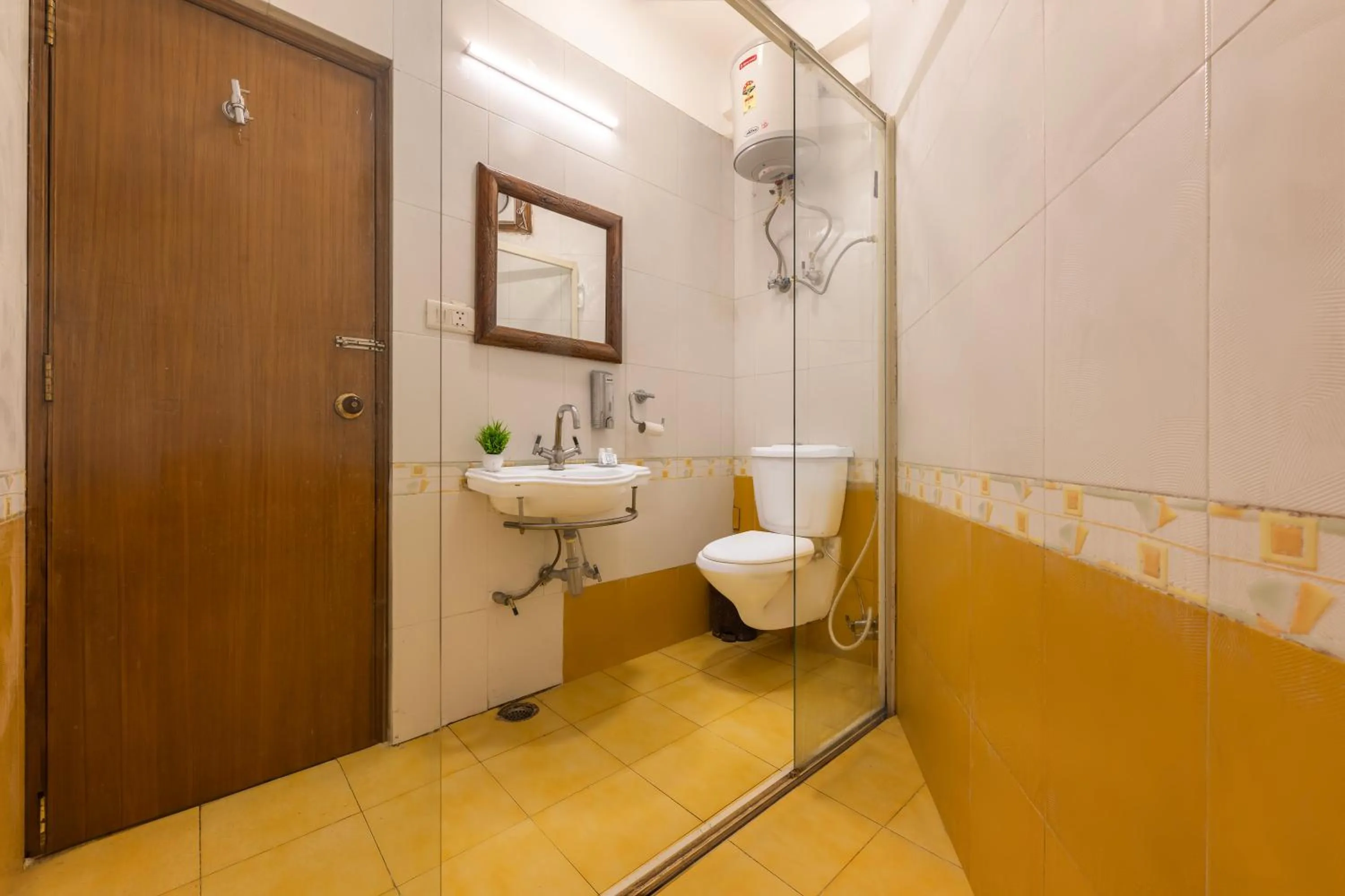 Bathroom in Wingait Inn - Hotel Near Mall Road