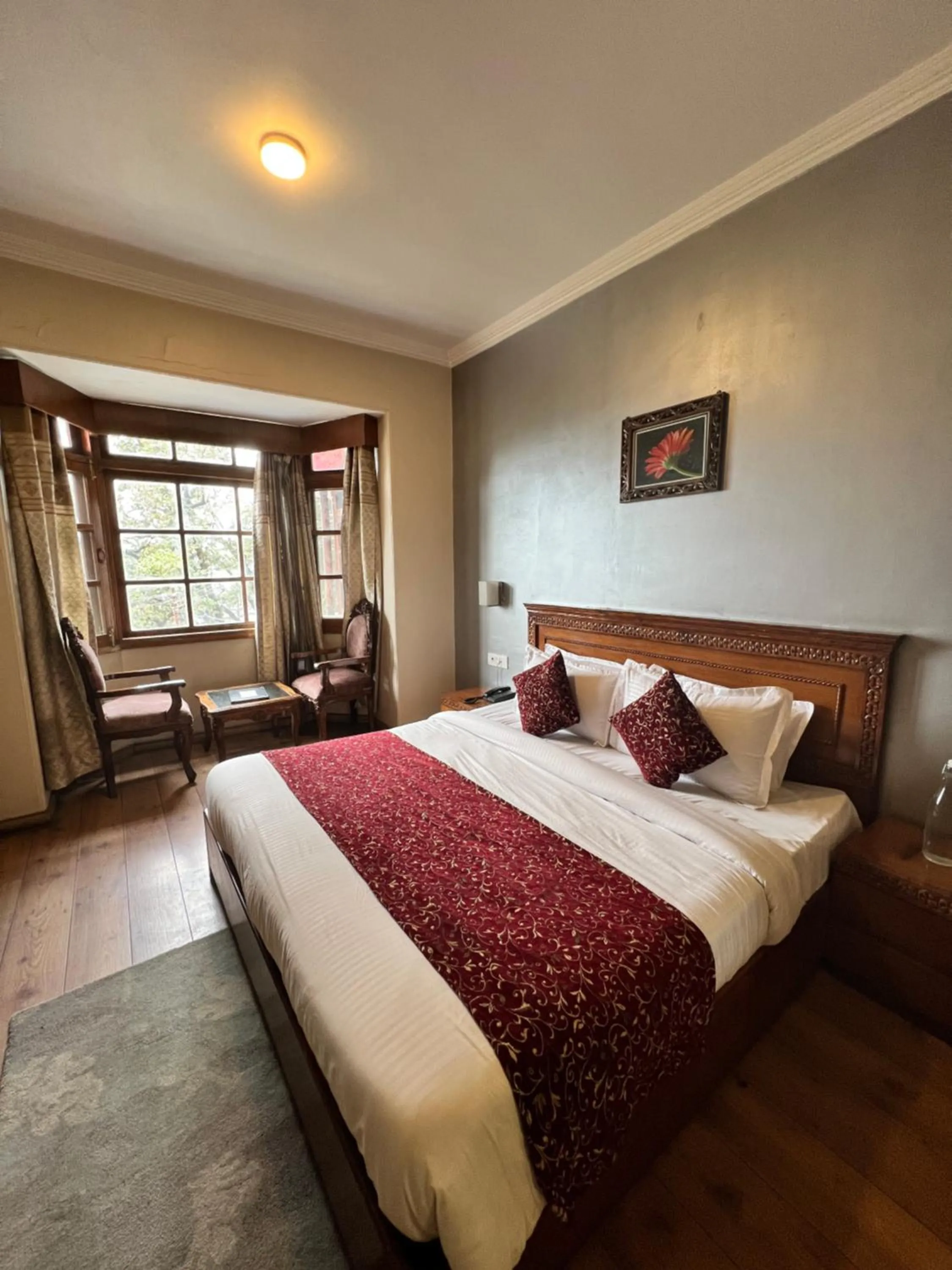 Bedroom, Bed in Wingait Inn - Hotel Near Mall Road