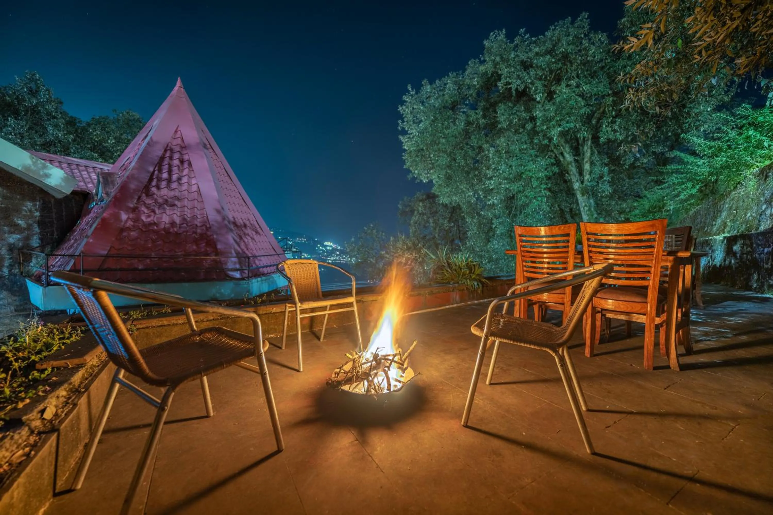 Night in Wingait Inn - Hotel Near Mall Road