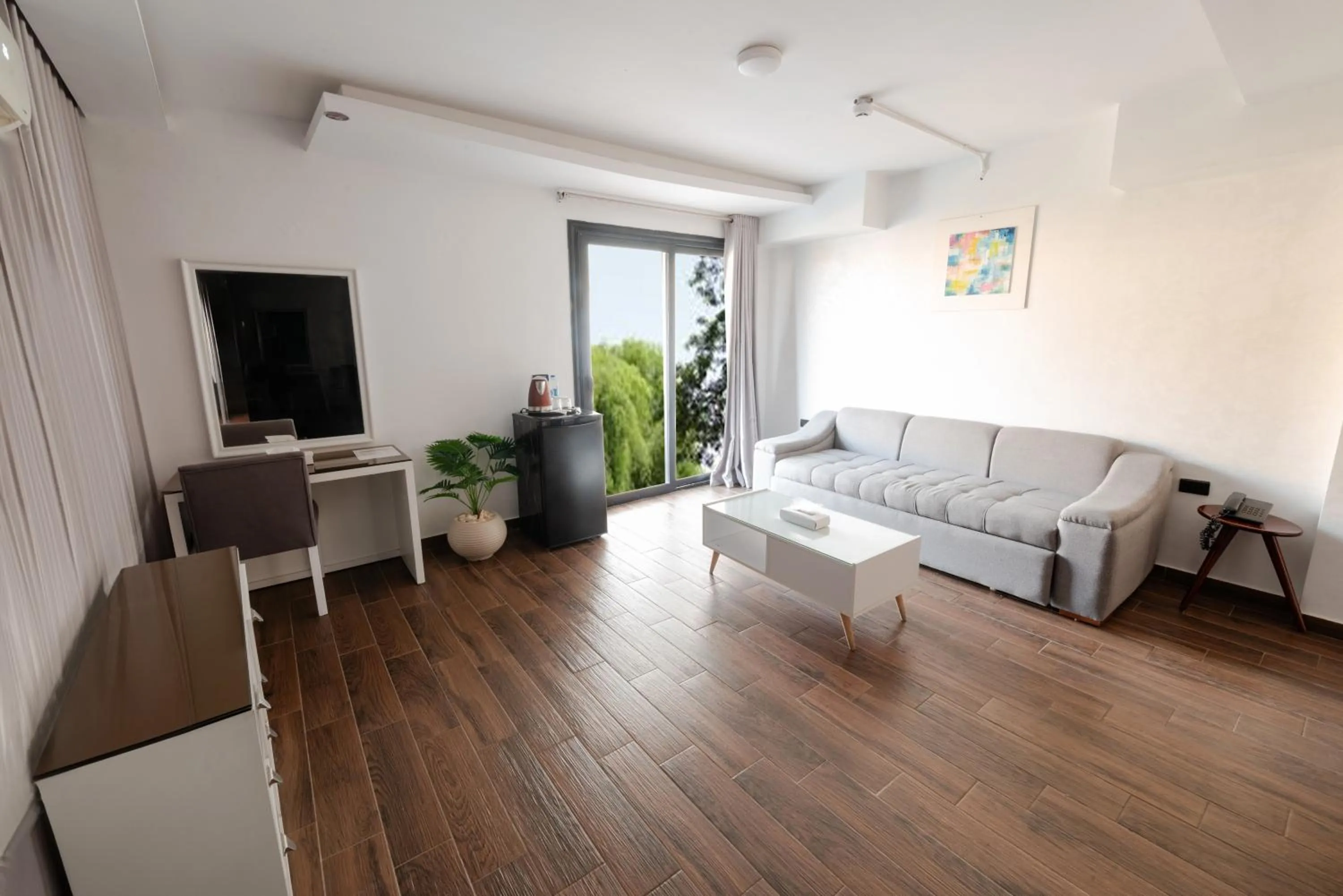 Communal lounge/ TV room in Nile Villa Hotel