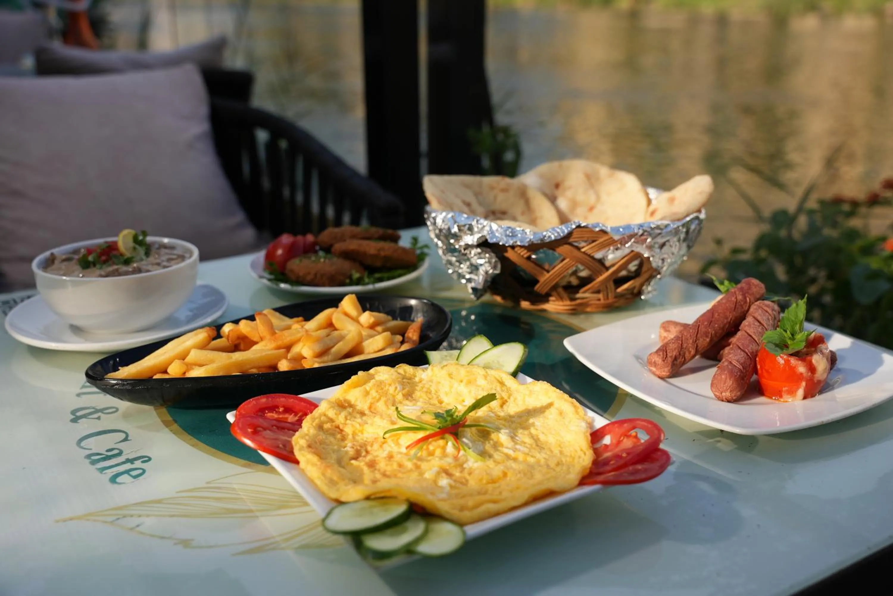 Food and drinks in Nile Villa Hotel