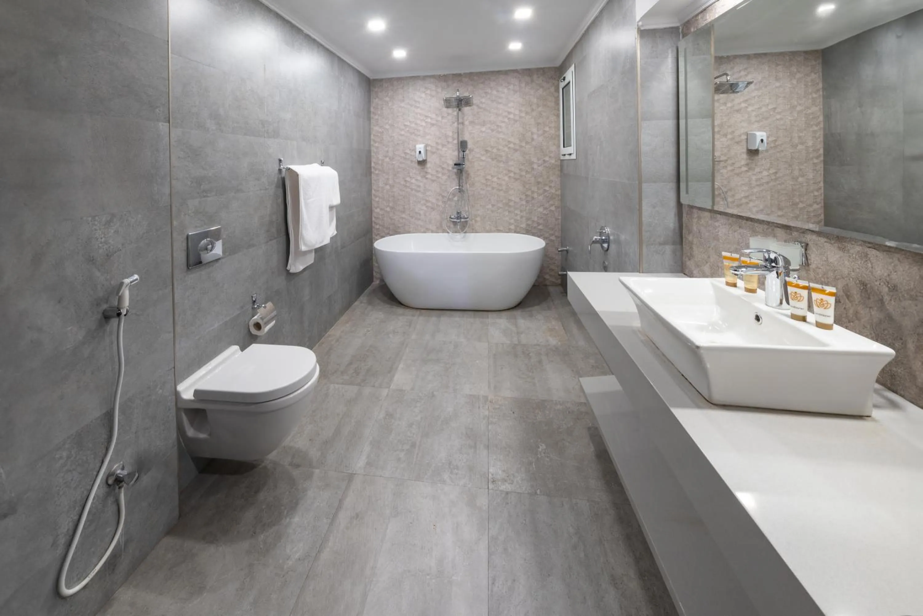 Shower in Nile Villa Hotel