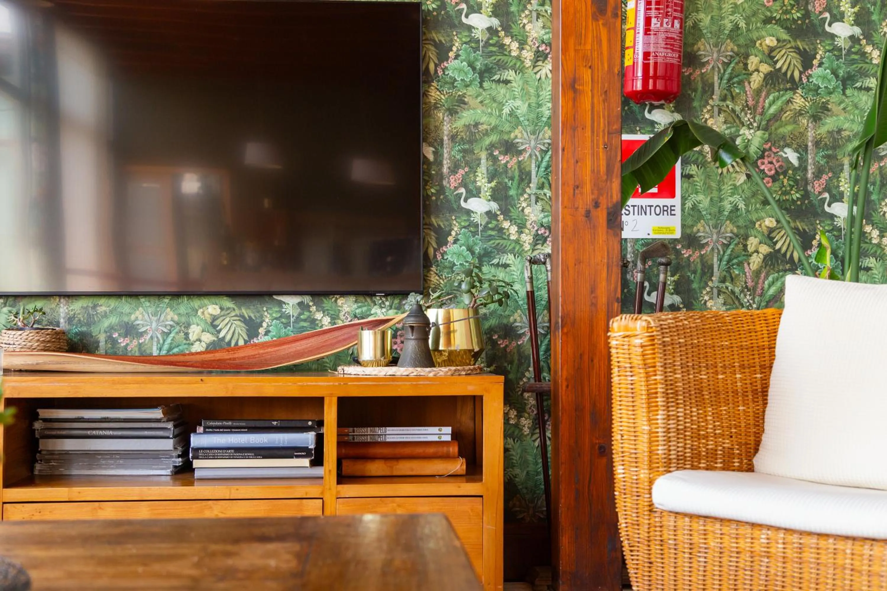 Communal lounge/ TV room in Best Western Hotel Santa Caterina